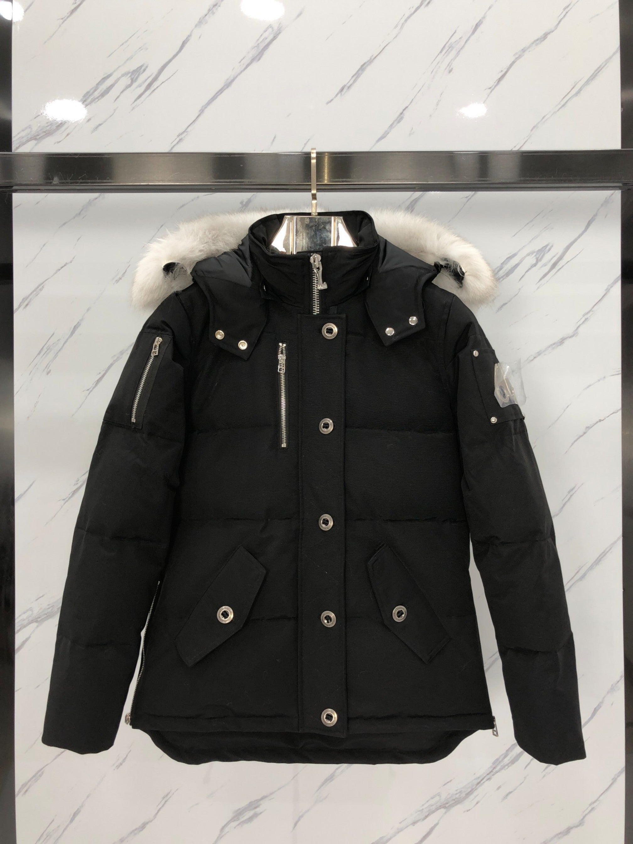 Moose Knuckles Women's Short Scissors 05 Down Jacket