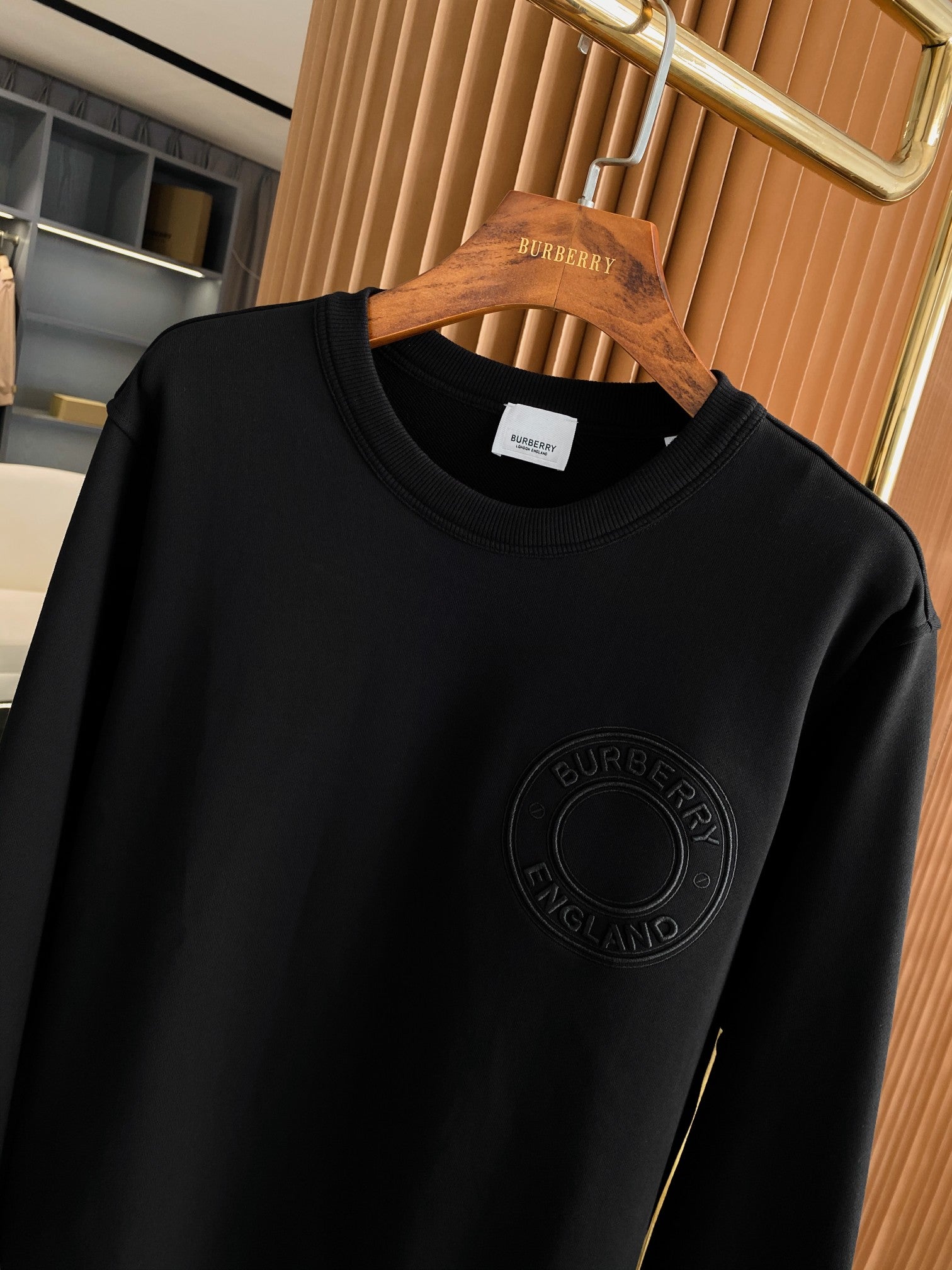 Premium Cotton Round-Neck Sweatshirt with Embroidery - Casual Fashion