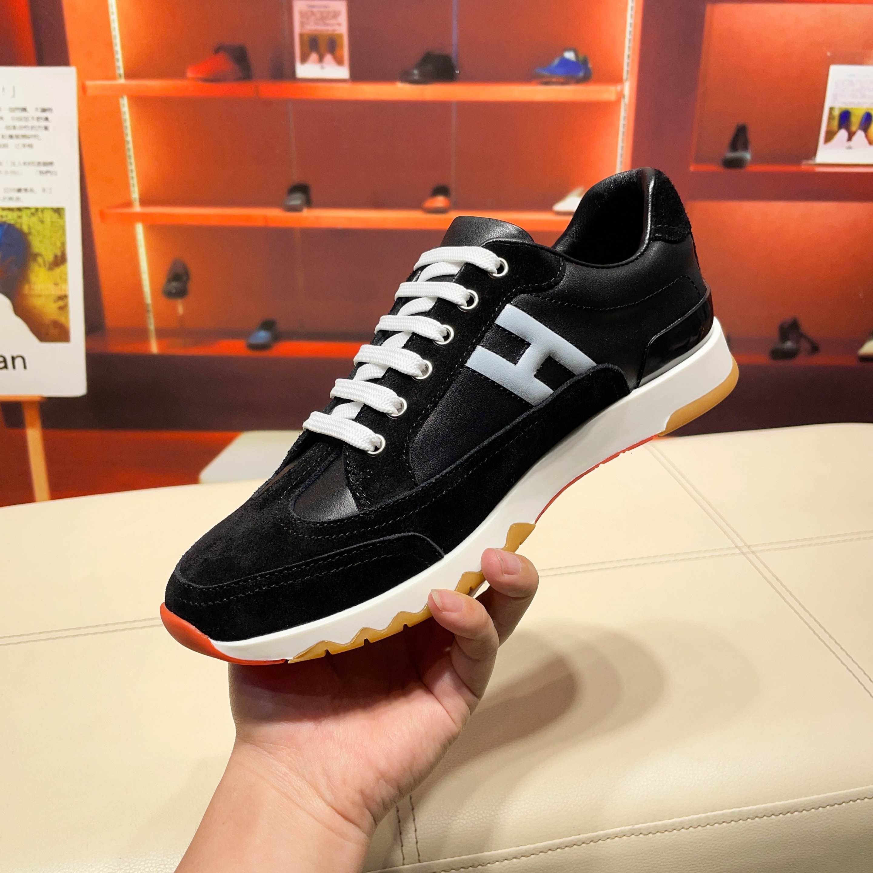 HermÃ¨s Classic Parisian Style Footwear