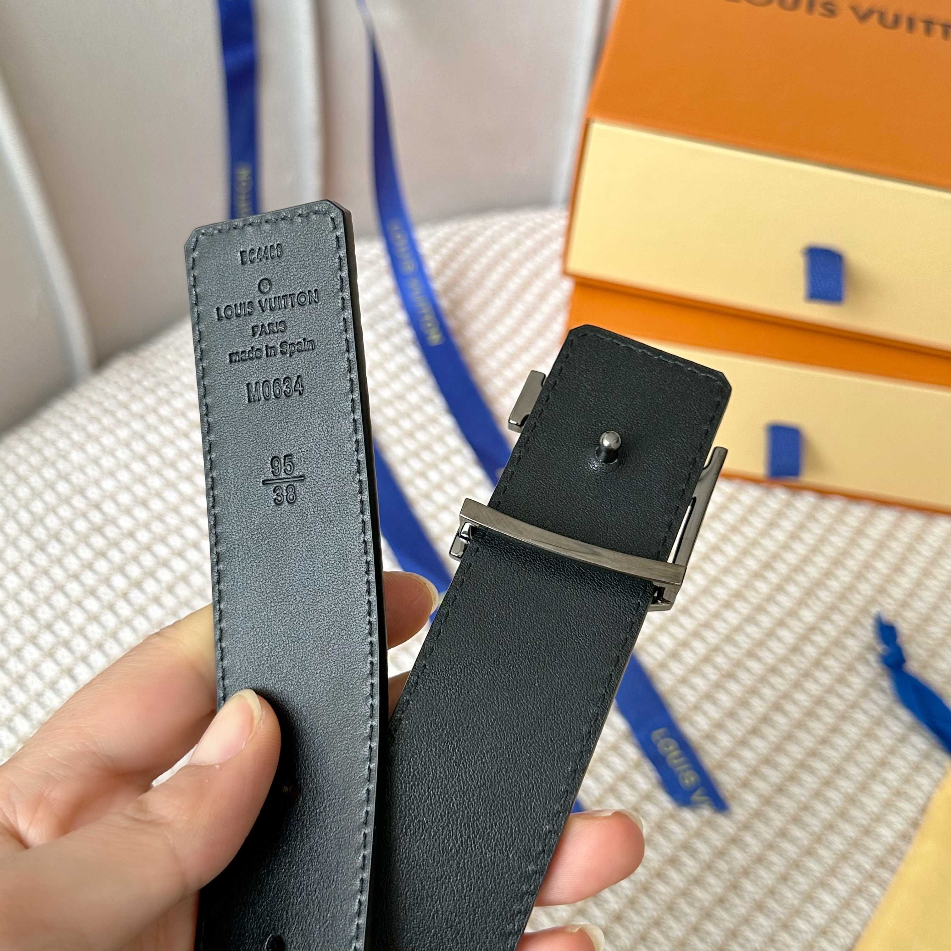 Louis Vuitton Reversible 35mm Belt - Togo Leather & Calfskin