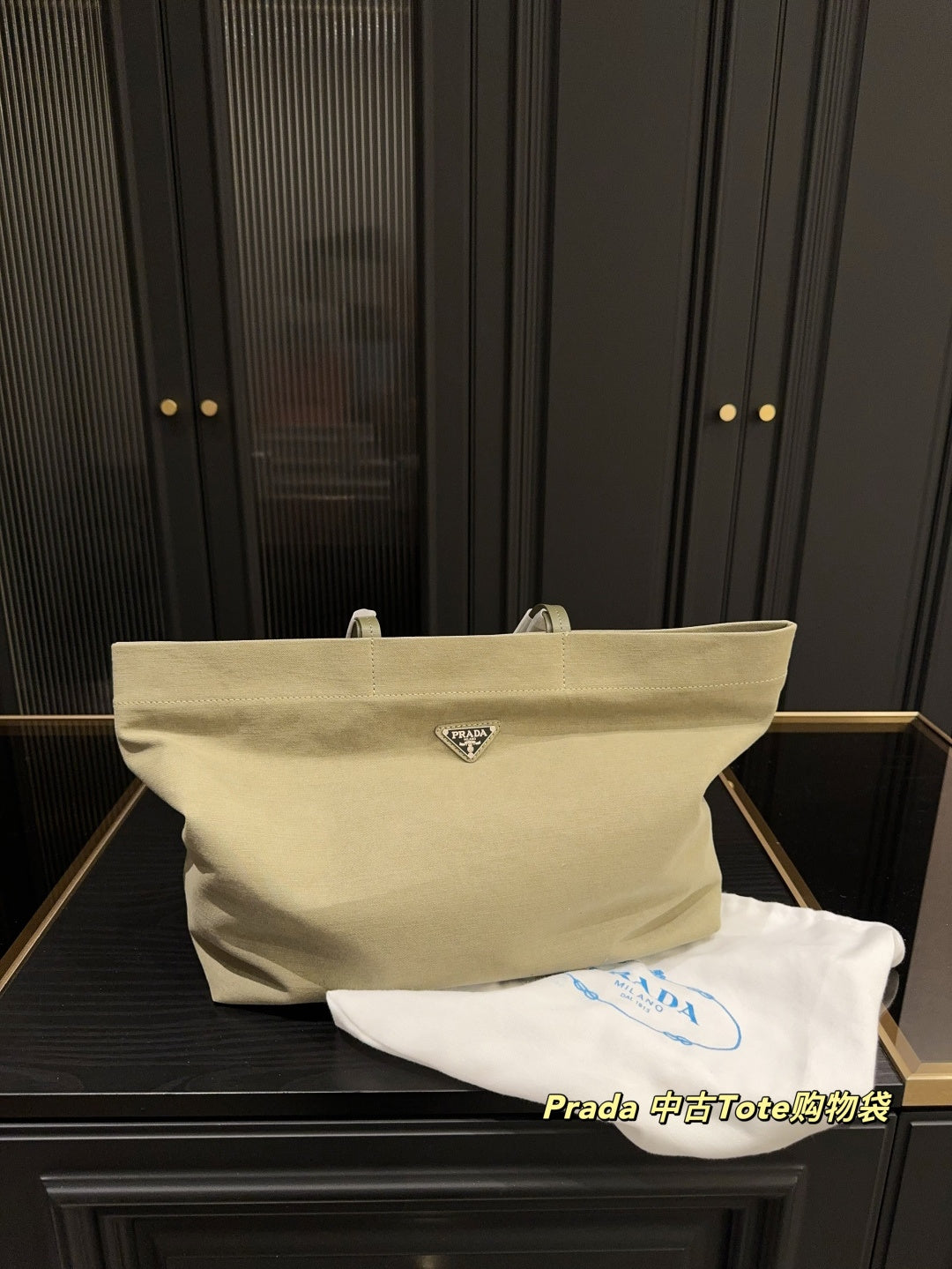 Pre-Owned Prada Tote Shopping Bag - Size 37.30