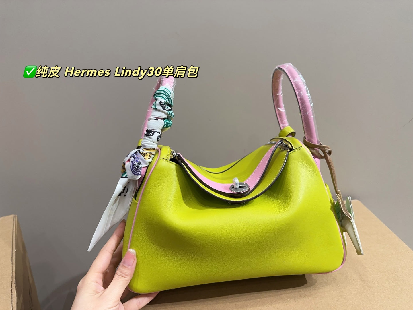 Hermes Lindy 30 Genuine Leather Shoulder Bag - Size 26.20