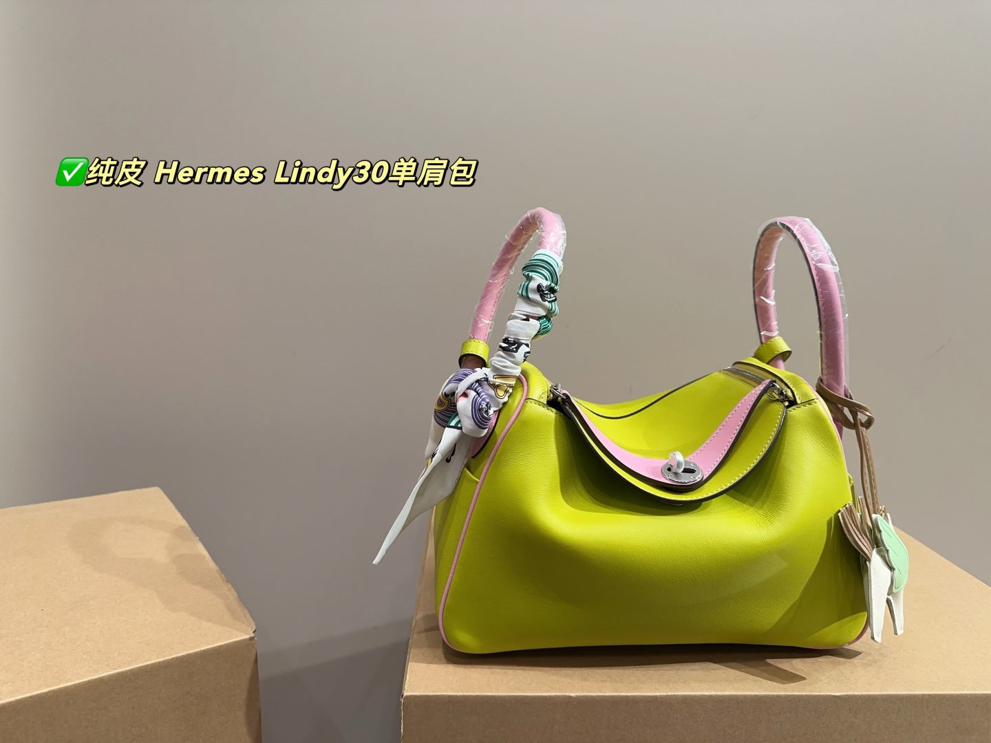 Hermes Lindy 30 Genuine Leather Shoulder Bag - Size 26.20