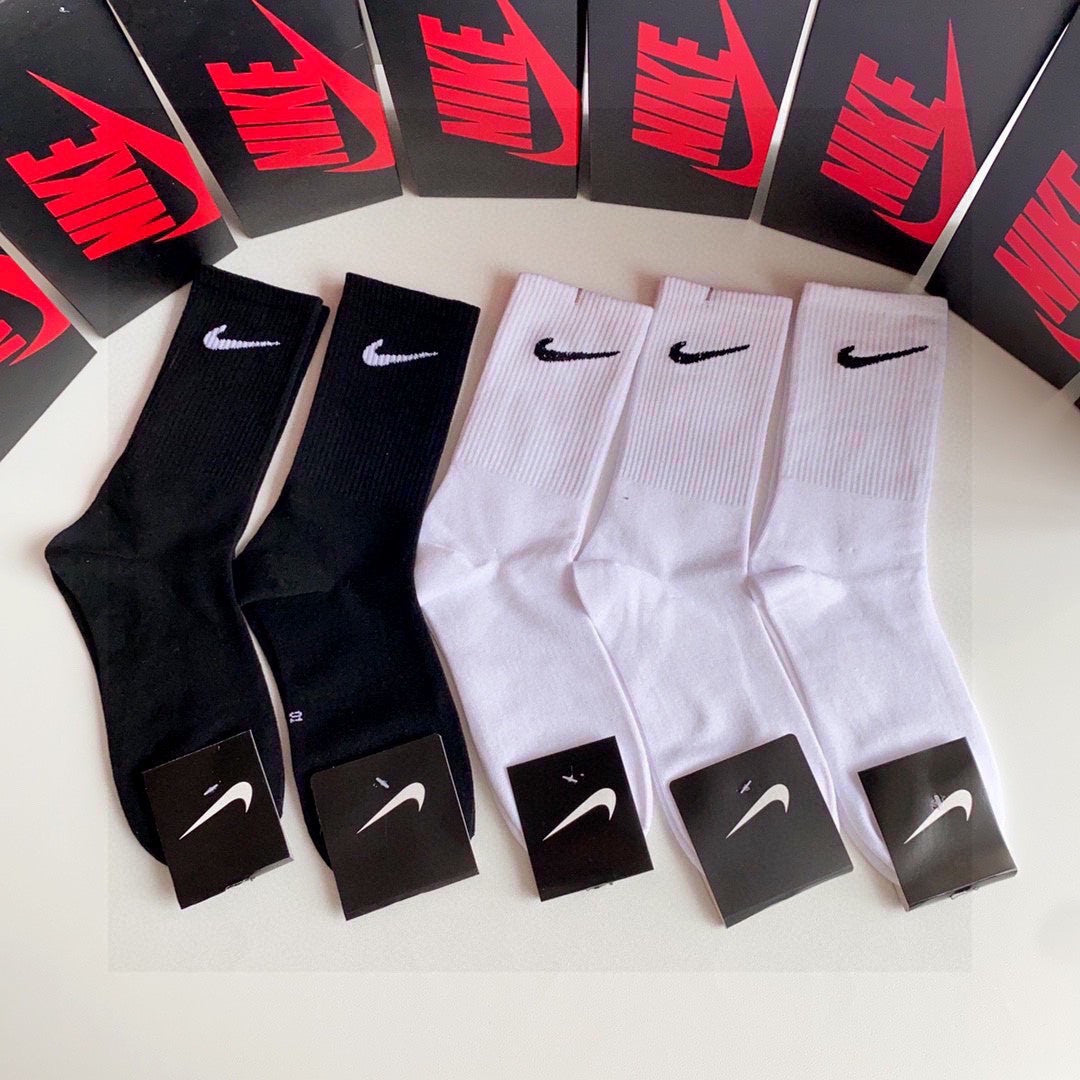 Nike Classic Mid-Length Pile Socks - 5 Pairs Gift Box