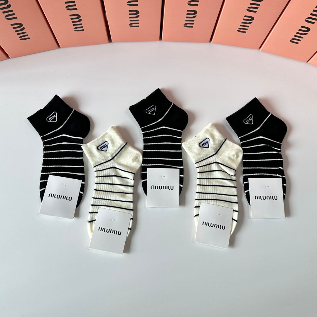 MiuMiu Embroidered Medium and Short Socks - 5 Pairs in Box