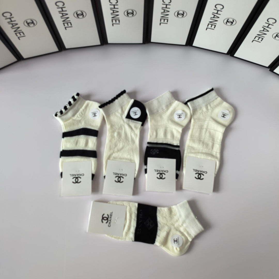 Chanel Mid-Length Pile Socks - Stylish Five-Pack
