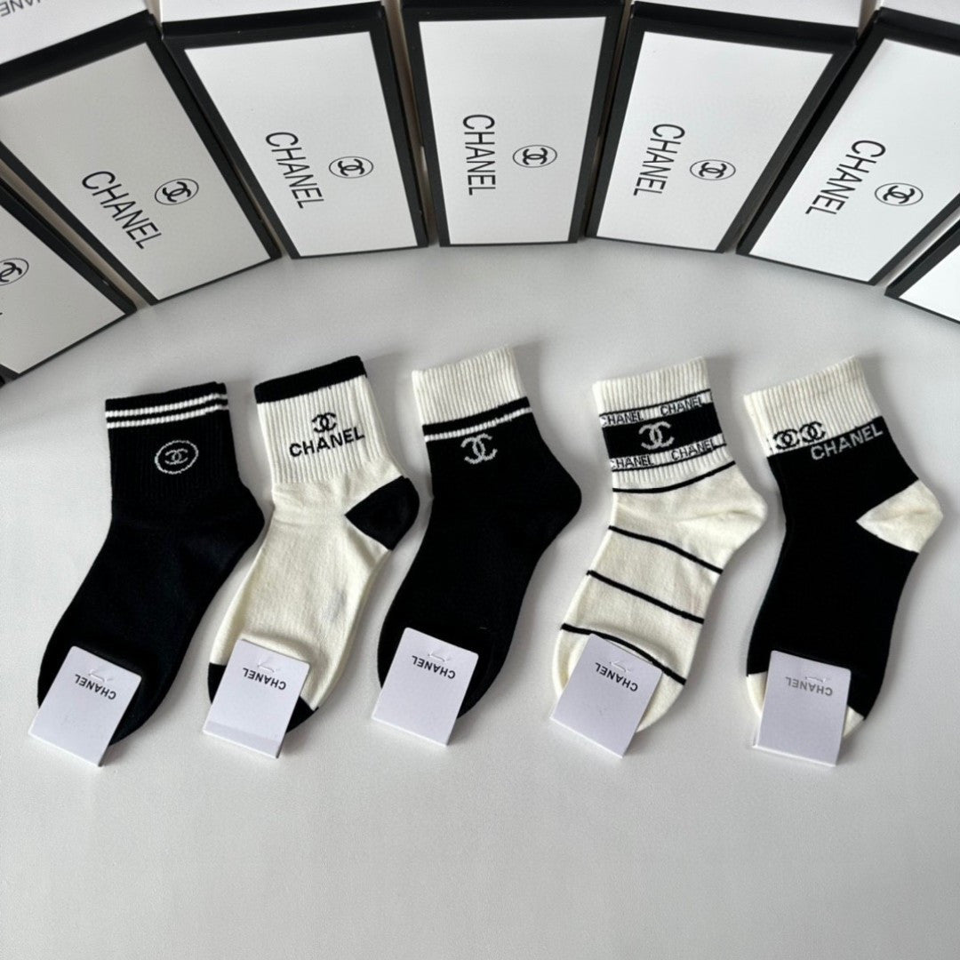 Gucci Mid-Length Pile Socks - Five Pairs in Luxury Packaging