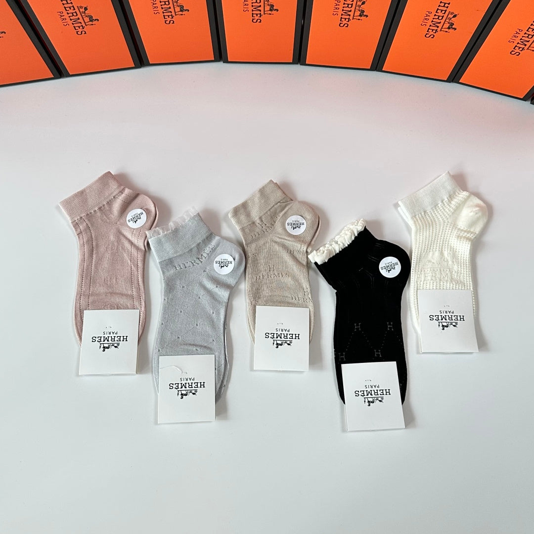Hermes 5-Pair Short and Medium Style Pile Socks