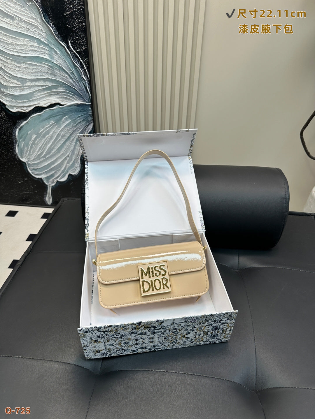 Dior DIOR Signature Hobo Patent Leather Bag - Timeless Elegance