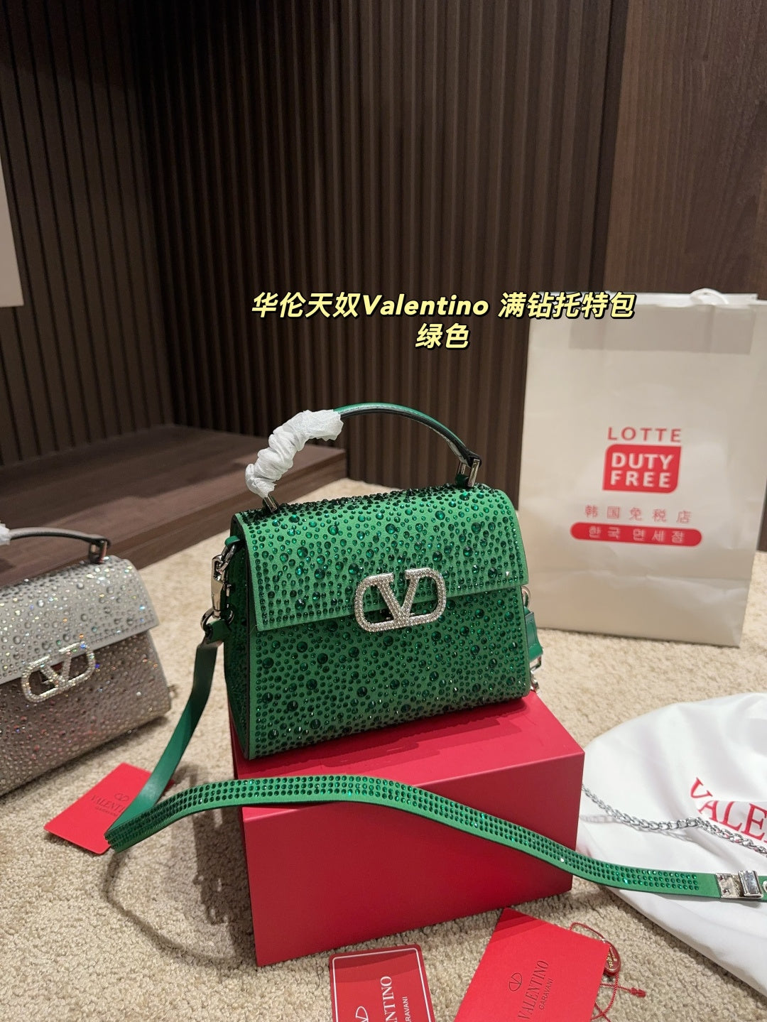 Valentino Diamond Tote Bag - Versatile Shoulder & Crossbody Handbag