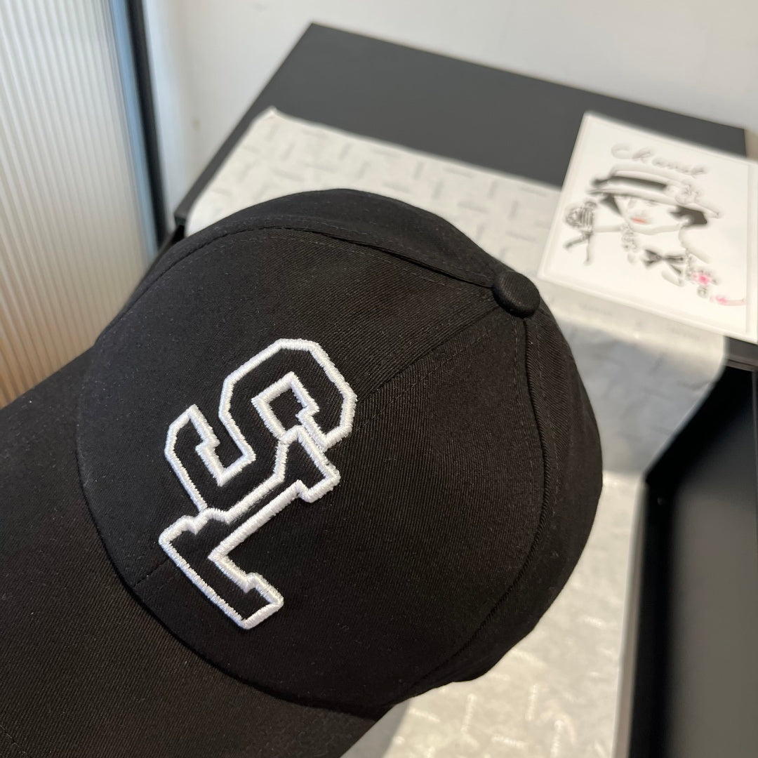 Trendy Canvas Peaked Cap for Everyday Style