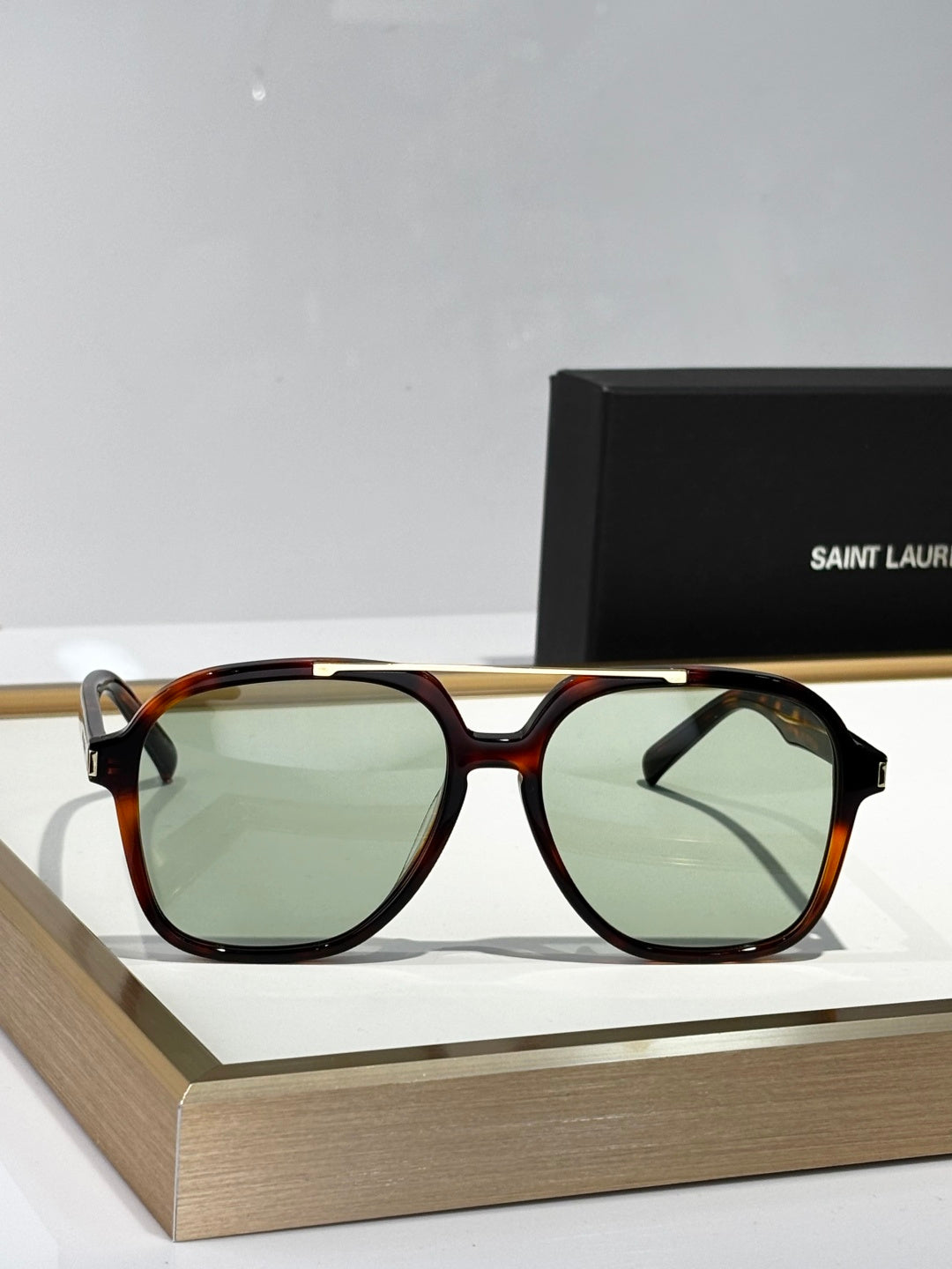 Saint Laurent SL545 Sunglasses - Stylish UV Protection