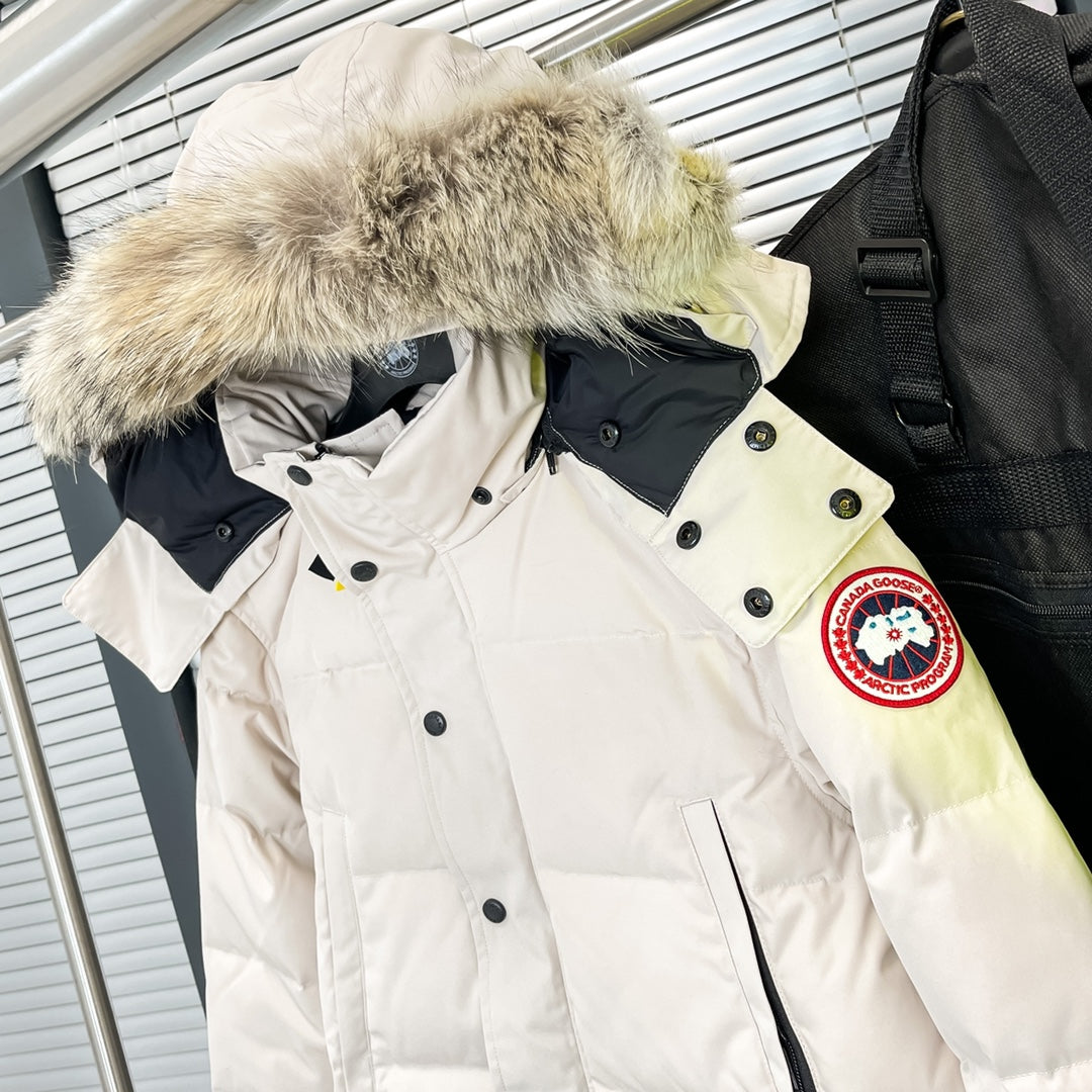 Canada Goose 29 Classic Down Jacket - Unisex Warmth and Style