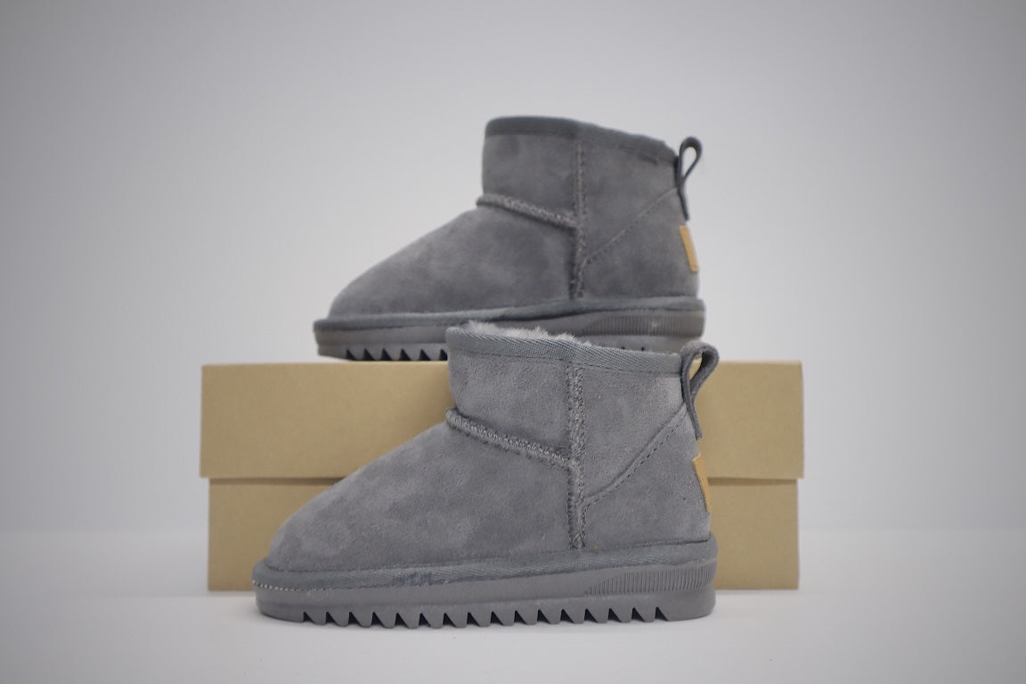 UGG Classic Low-Cut Children's Snow Boots (Sizes 25-37)