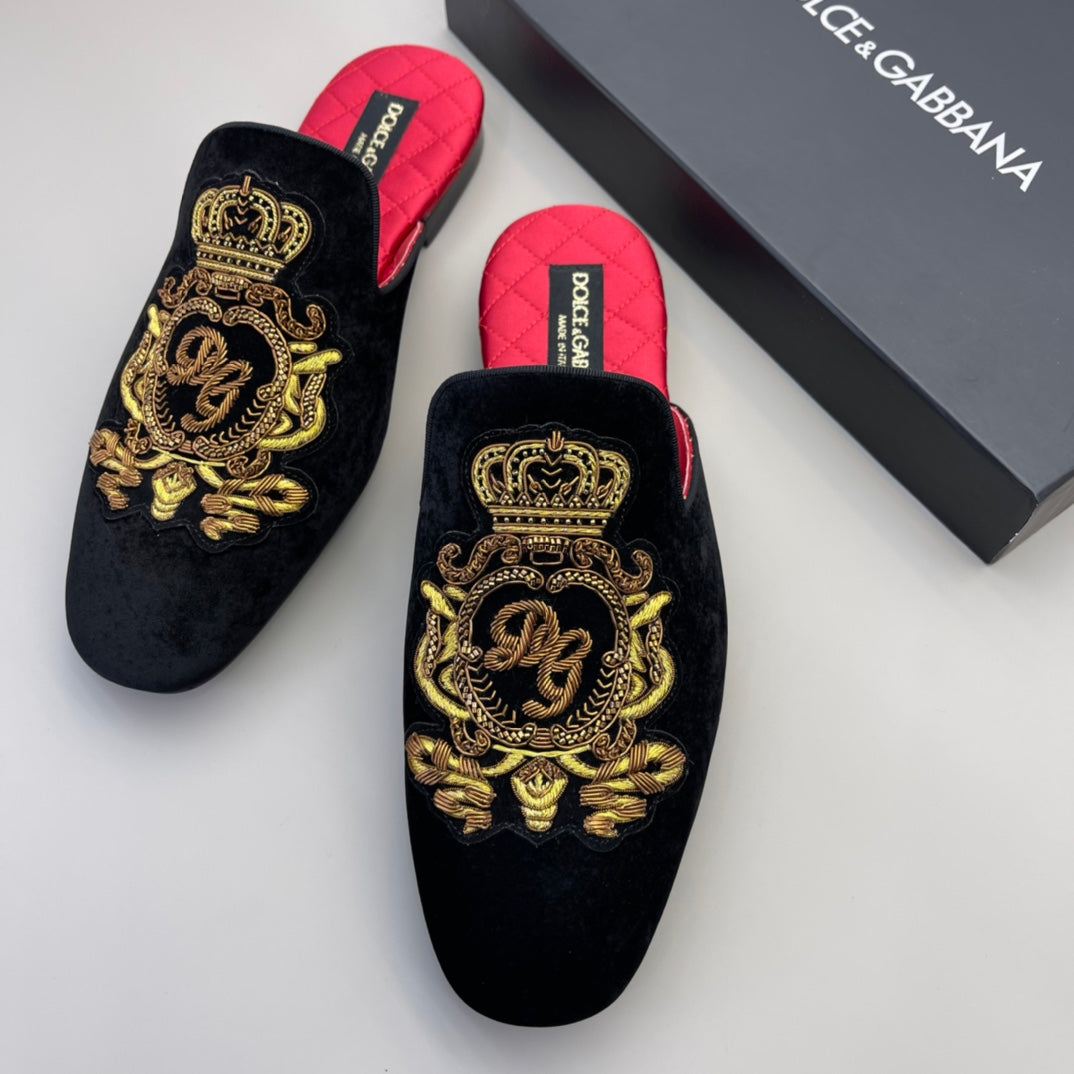 Dolce & Gabbana Hand-Embroidered Silk Velvet One-Piece Tailored Shoes