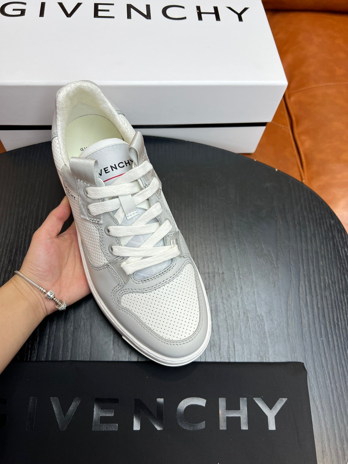 Givenchy Wing Low-Top Men's Sneakers - Luxury Style & Comfort