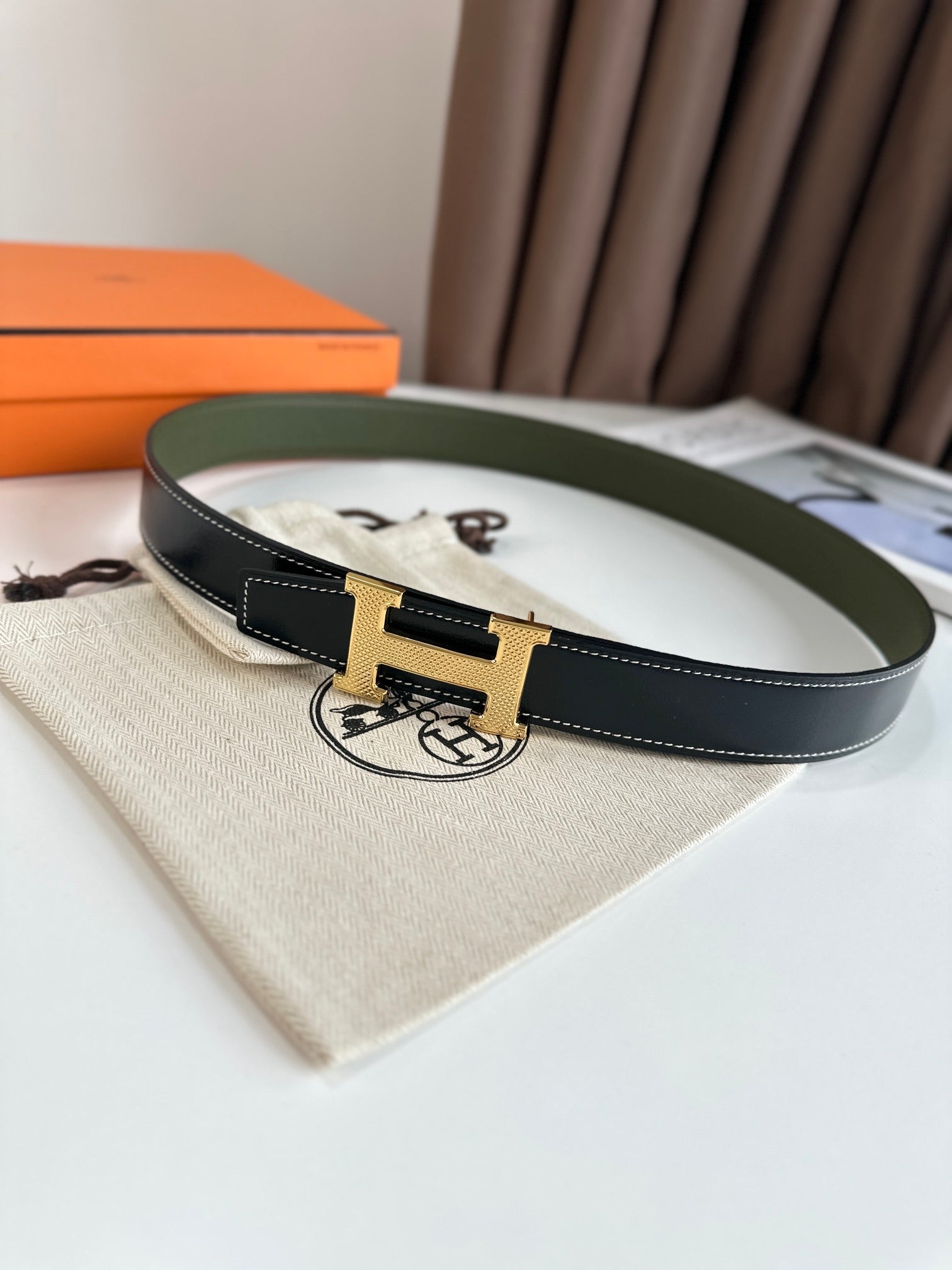 Reversible Leather Strap with H Buckle - Elegant Accessory