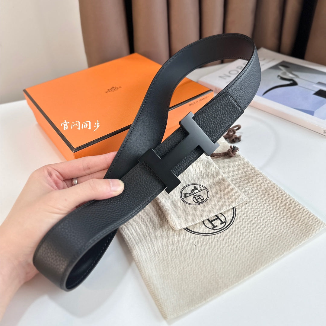 Stylish Constance Belt Buckle with Reversible Leather Strap