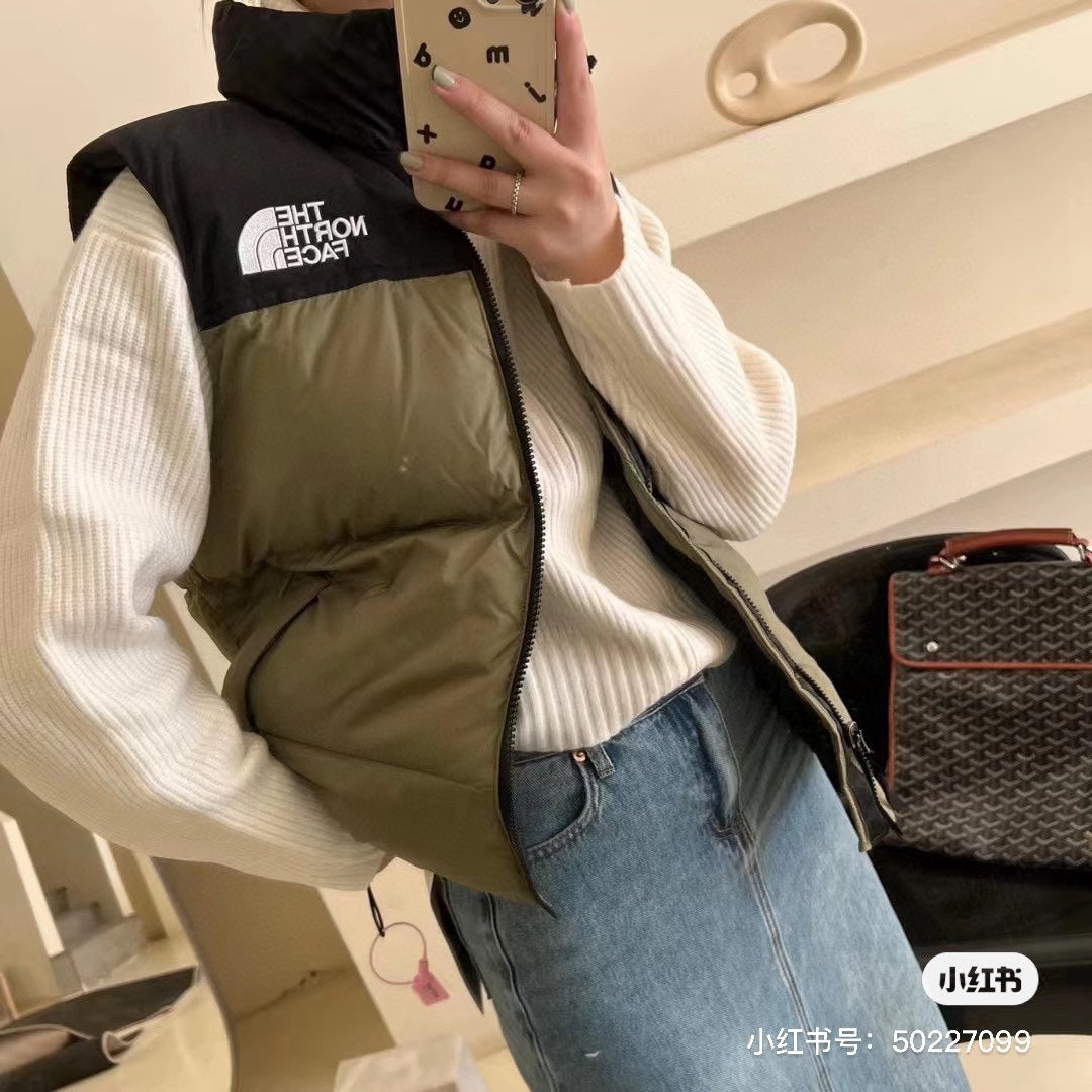 Vintage 1996 Classic Down Vest â€“ Stylish Insulation for Every Adventure