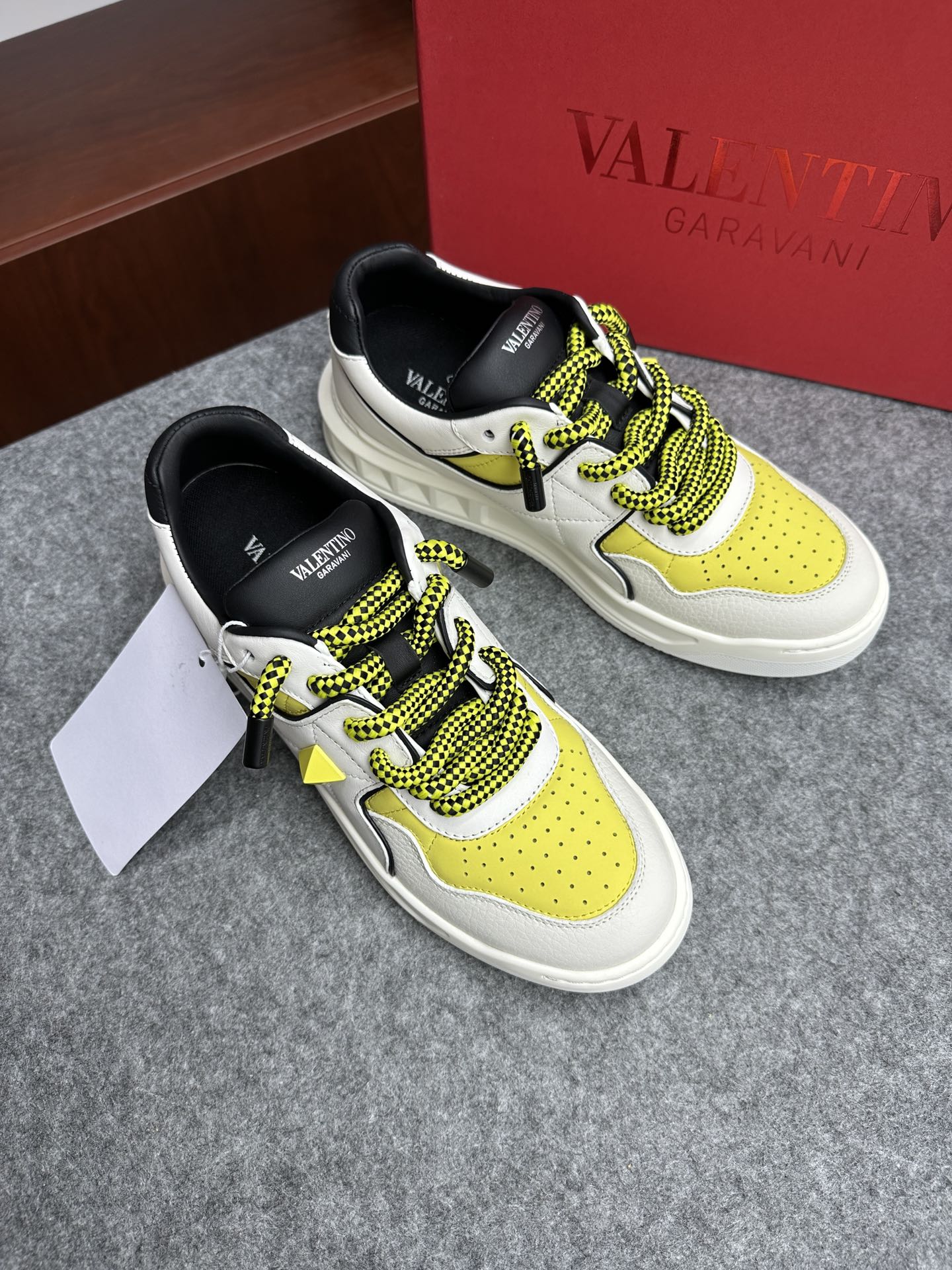 Valentino Garavani ONE STUD Low-Top Calfskin Sneakers