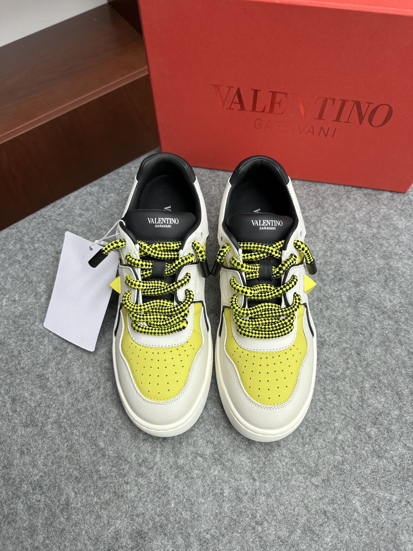 Valentino Garavani ONE STUD Low-Top Calfskin Sneakers