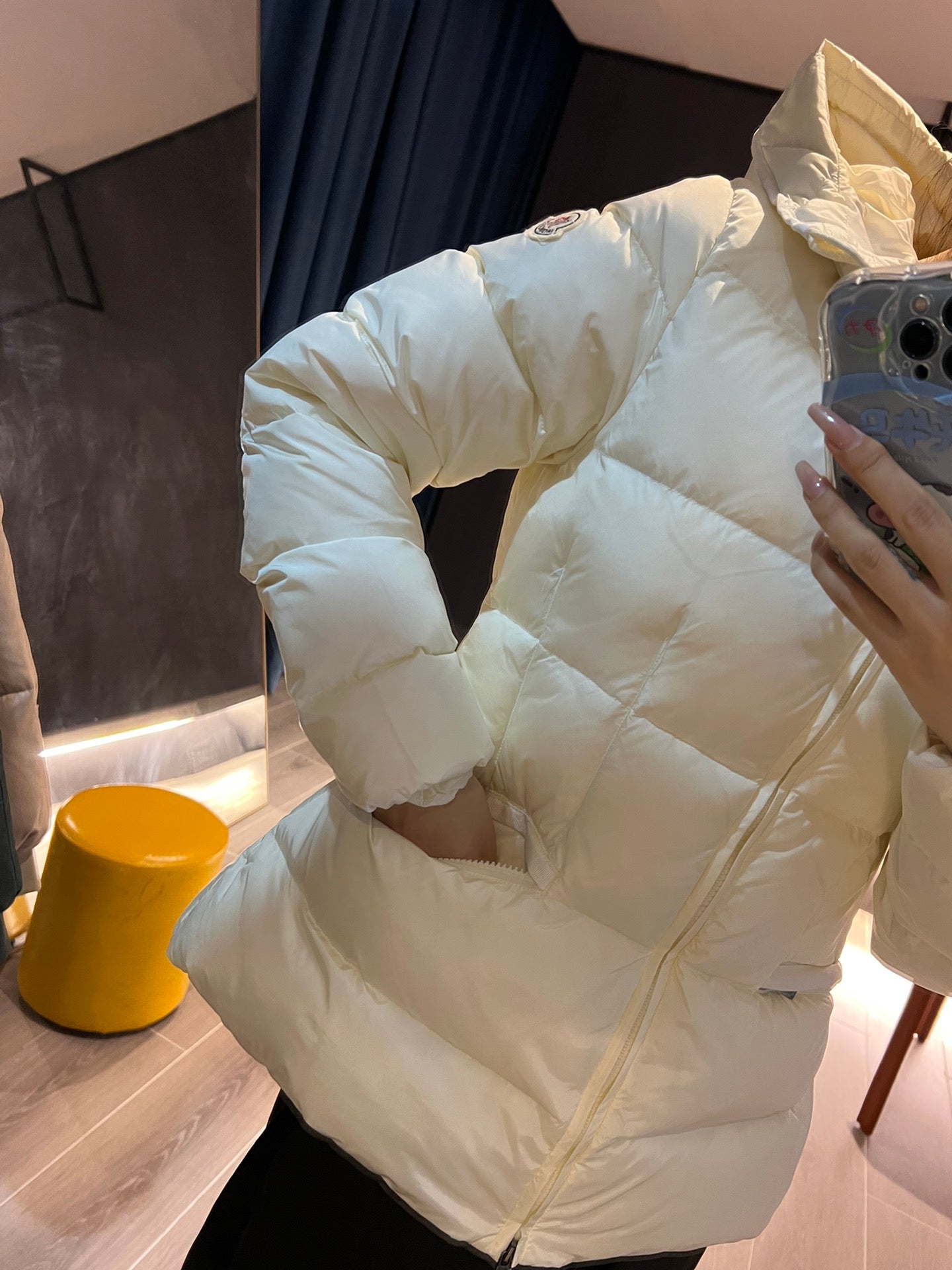 Women's Avoce Slim-Fit Down Jacket - Fashionable & Weatherproof