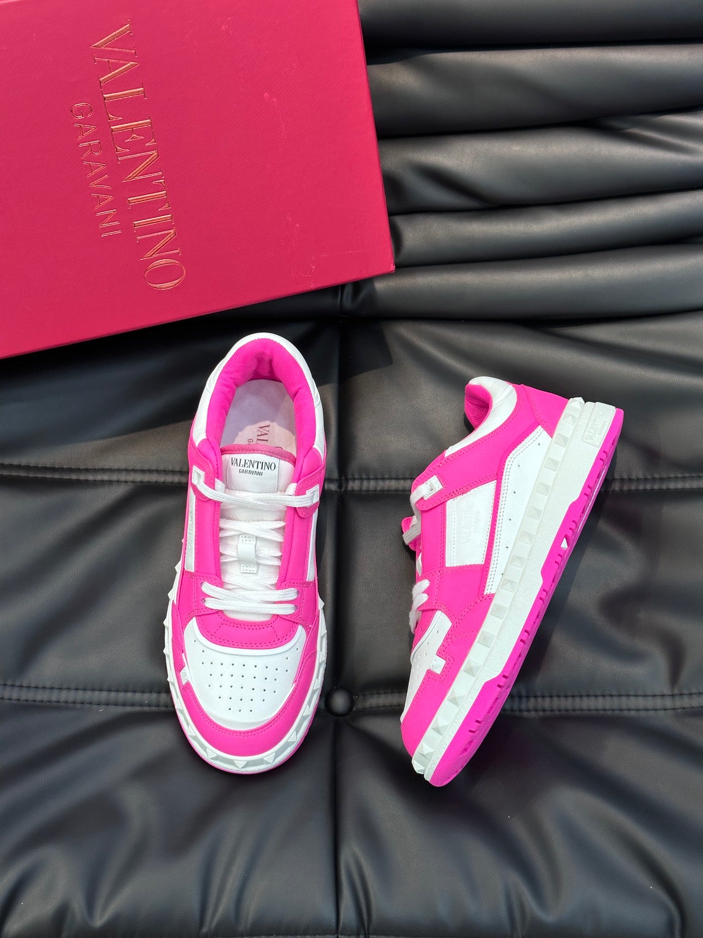 High-End Valentin Warren Calfskin Low-Top Sneakers