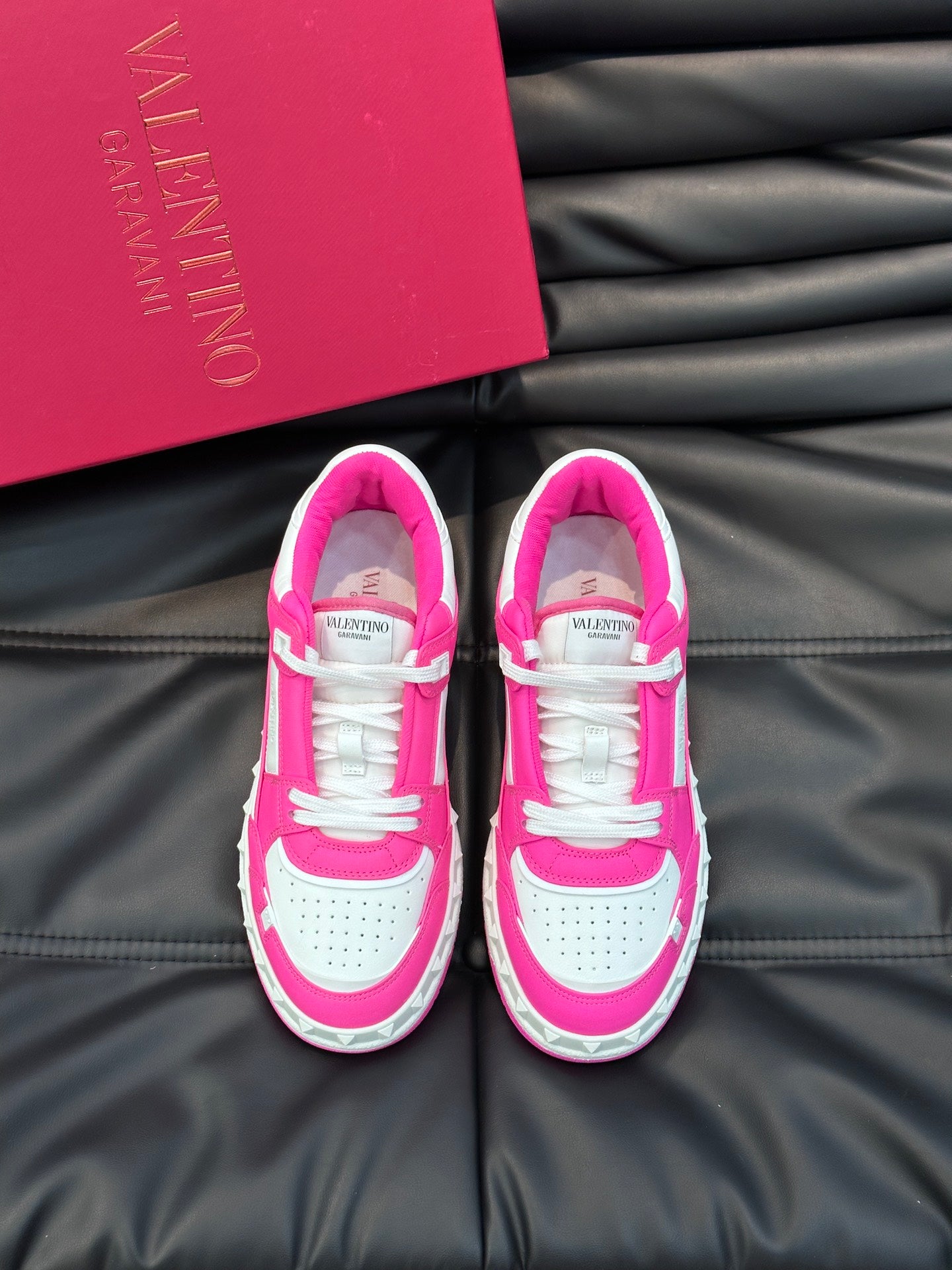 High-End Valentin Warren Calfskin Low-Top Sneakers