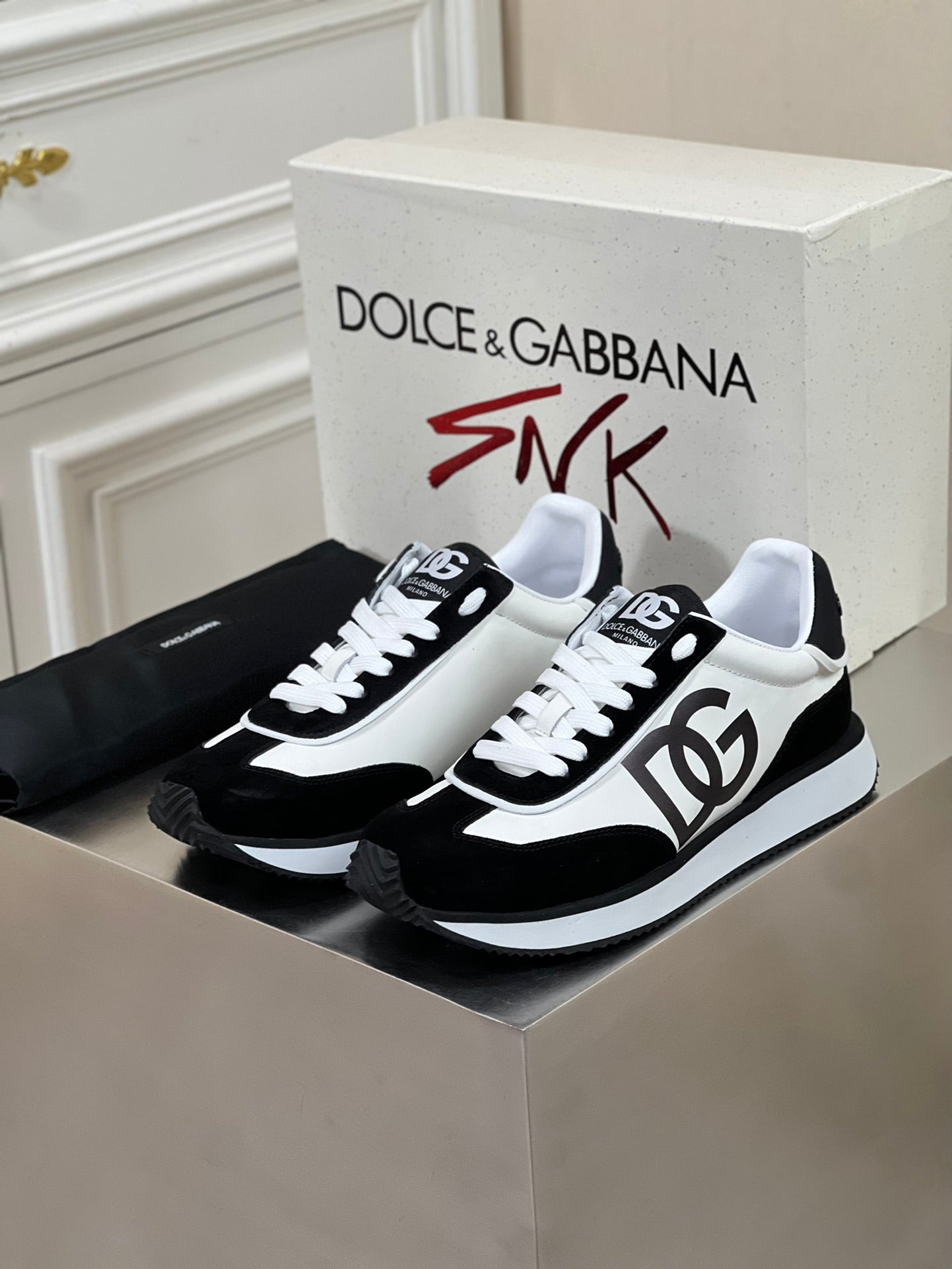 Dolce & Gabbana Men's Lace-Up Leather Casual Sneakers - 2024 Spring Collection