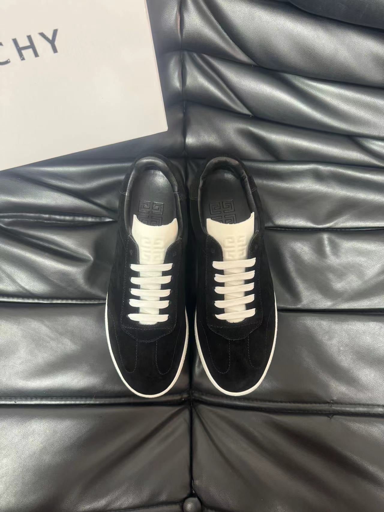 Givenchy High-Quality Nappa Calfskin Sneakers