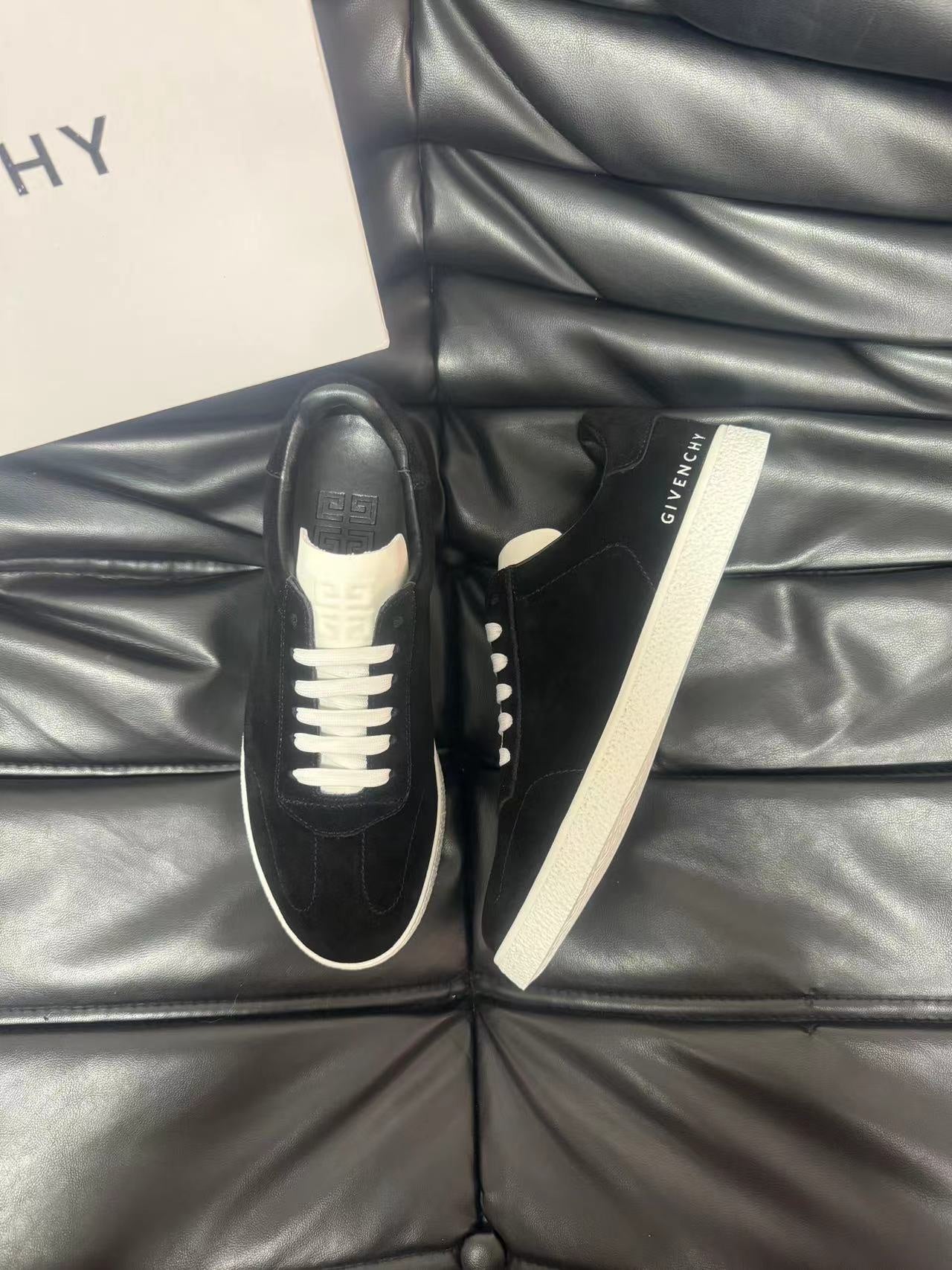 Givenchy High-Quality Nappa Calfskin Sneakers