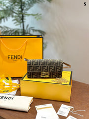 Fendi Baguette Chain Wallet Handbag - Versatile Cross-Body and Underarm Style