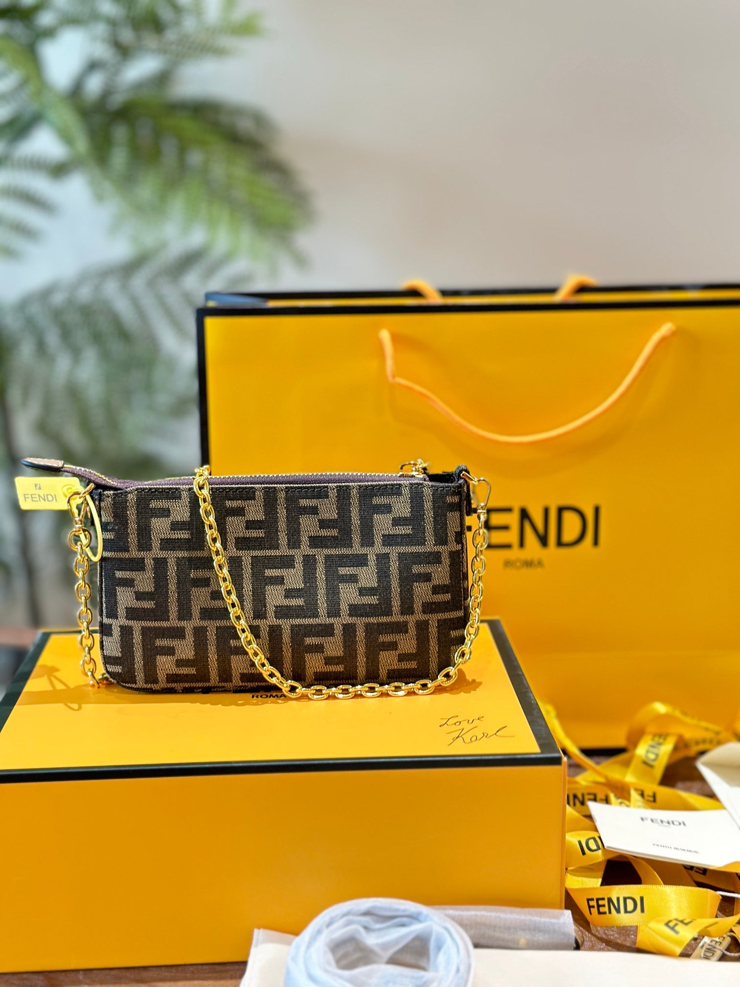 Fendi Versatile Cross-Body Bag â€“ Timeless Design & Durability