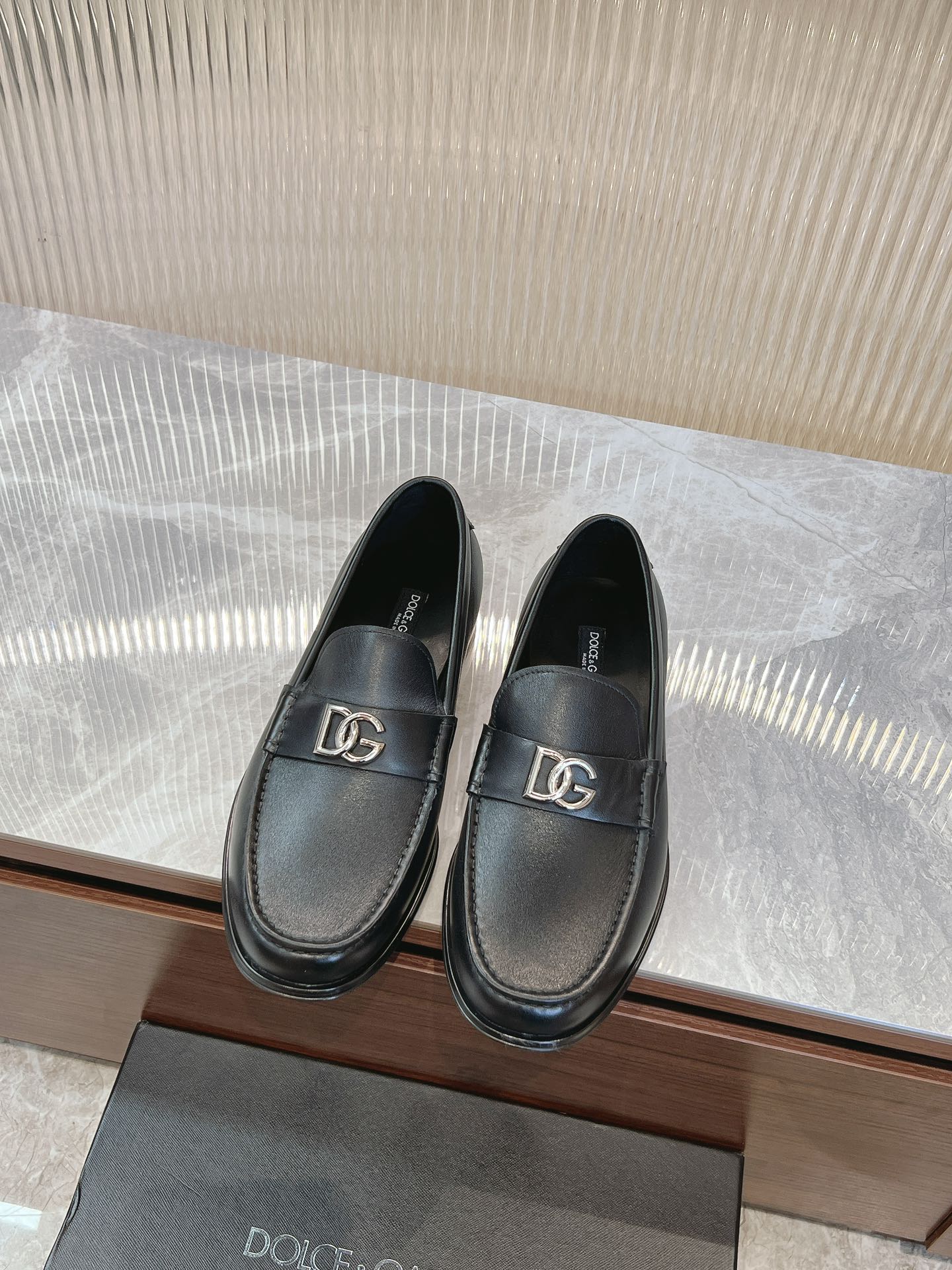 Dolce & Gabbana Men's Cowhide Leather Loafers - Business Casual Elegance