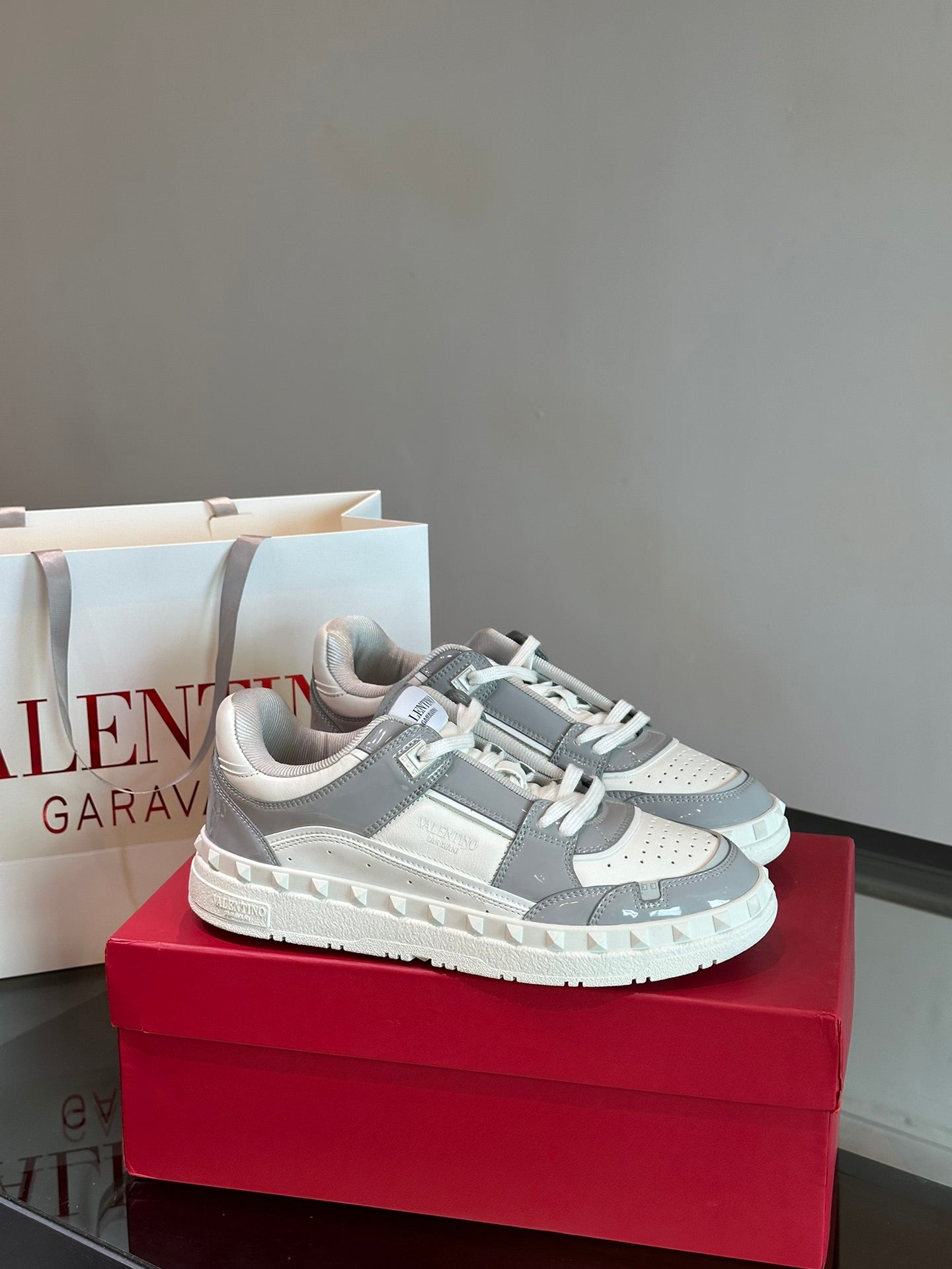 Men's Low-Cut Calfskin Sneakers with Rivet Details