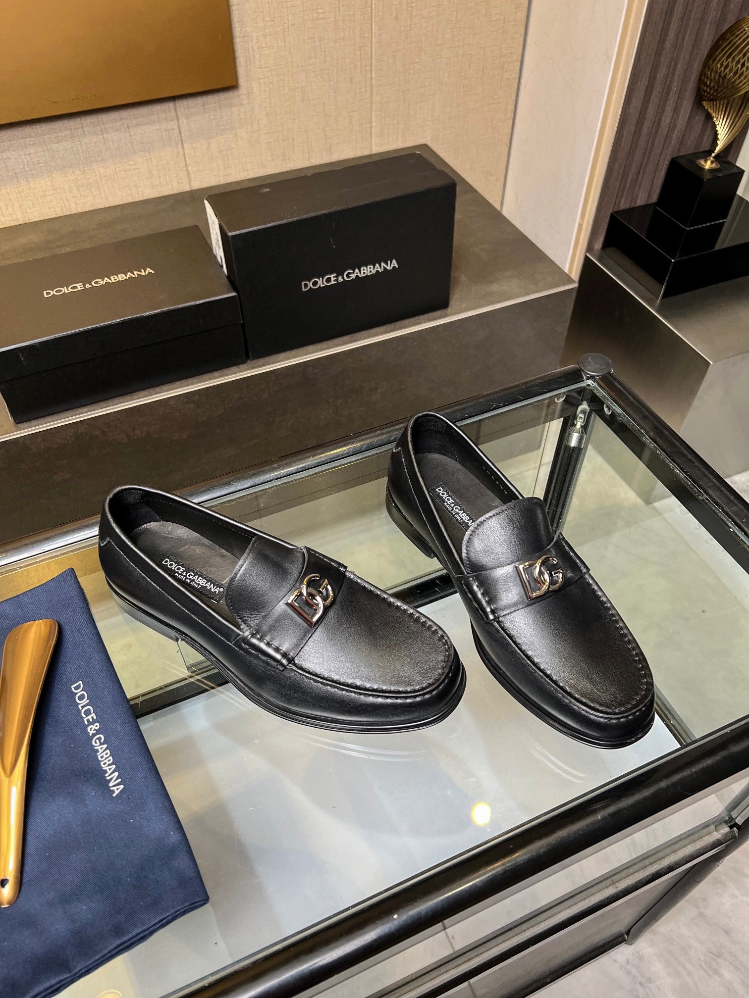 ** Dolce & Gabbana Men's Cowhide Leather Classic Loafers

**