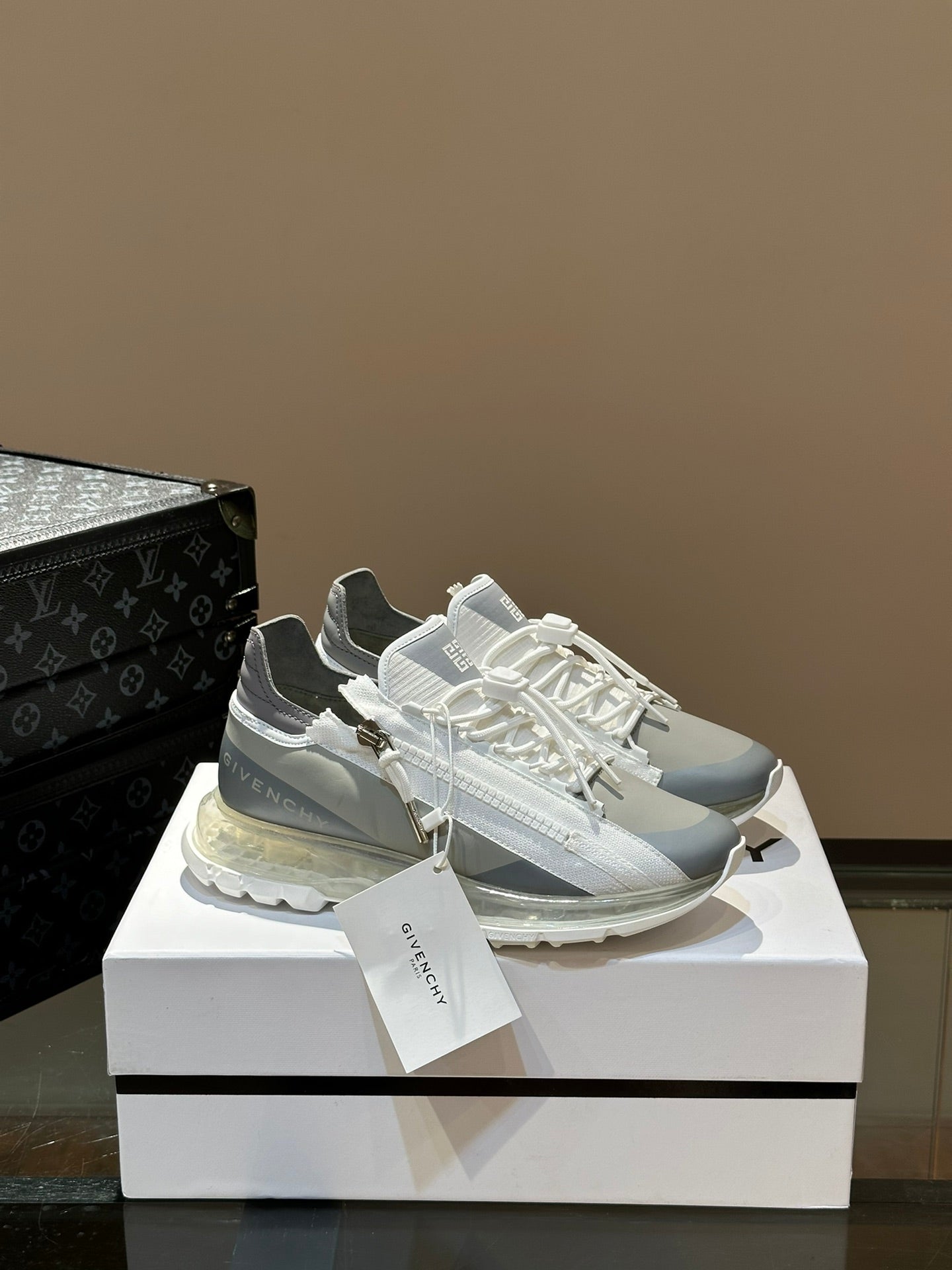 Givenchy Specter Low-Top Air-Cushion Sneakers