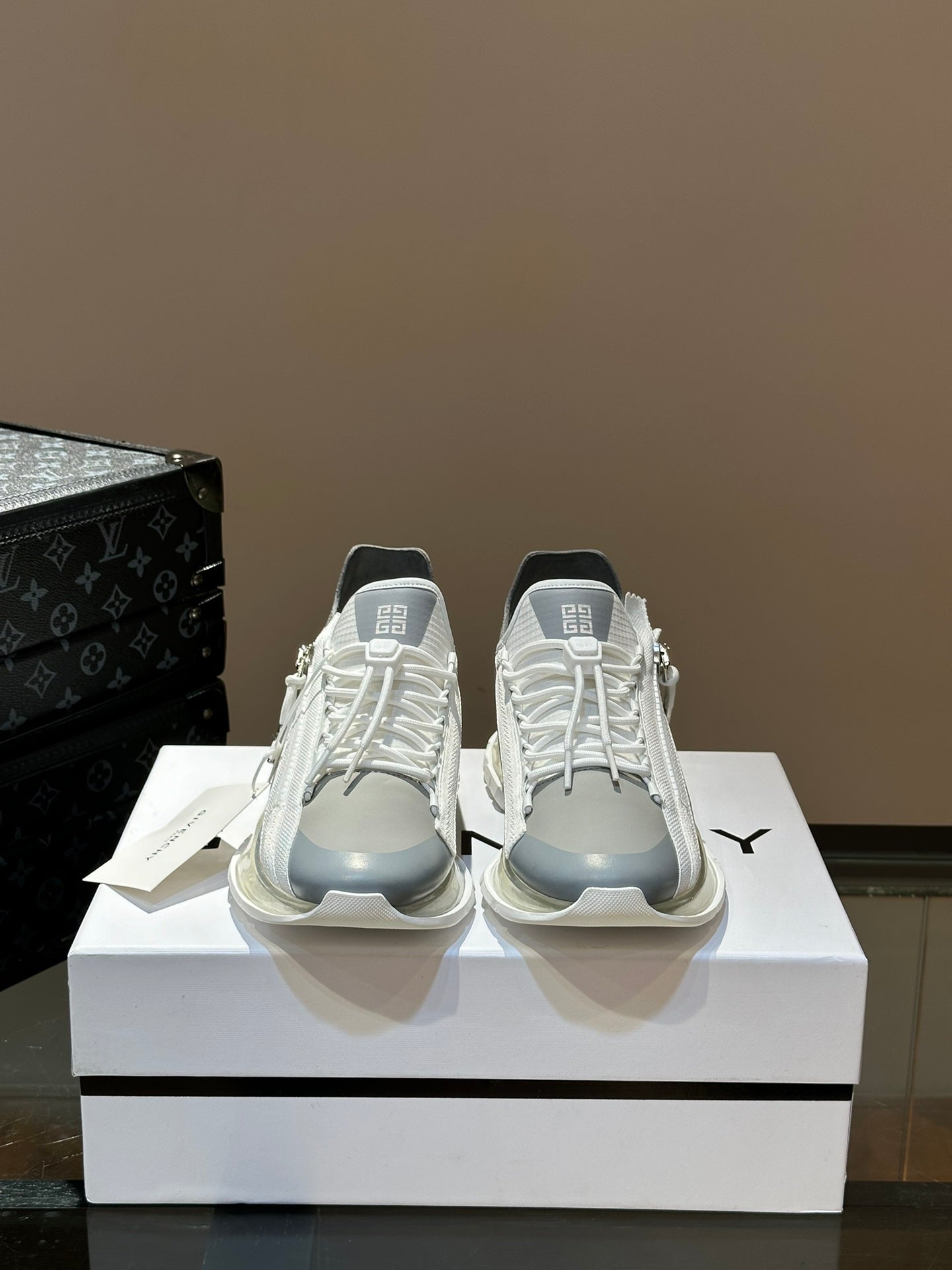 Givenchy Specter Low-Top Air-Cushion Sneakers