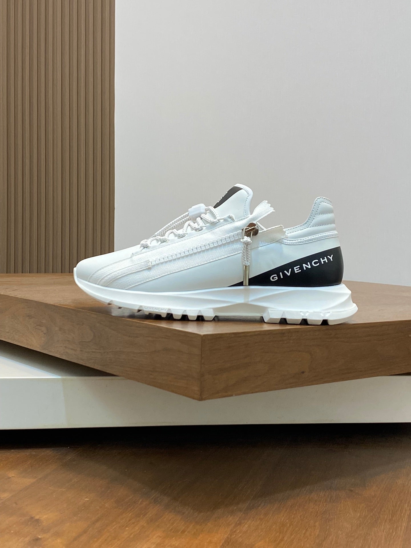 GIVENCHY G ivï½žy Specter Low-Top Air-Cushion Sneakers