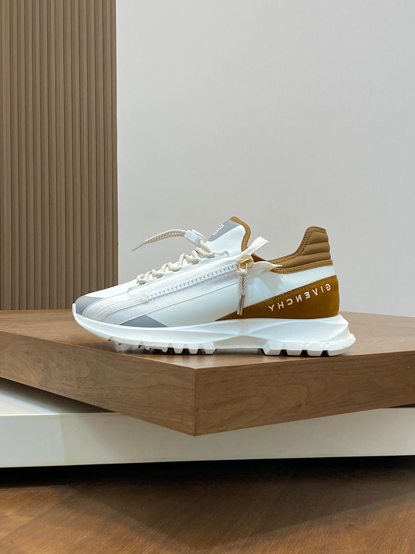 Givenchy Givï½žy Specter Low-Top Air-Cushion Sneakers