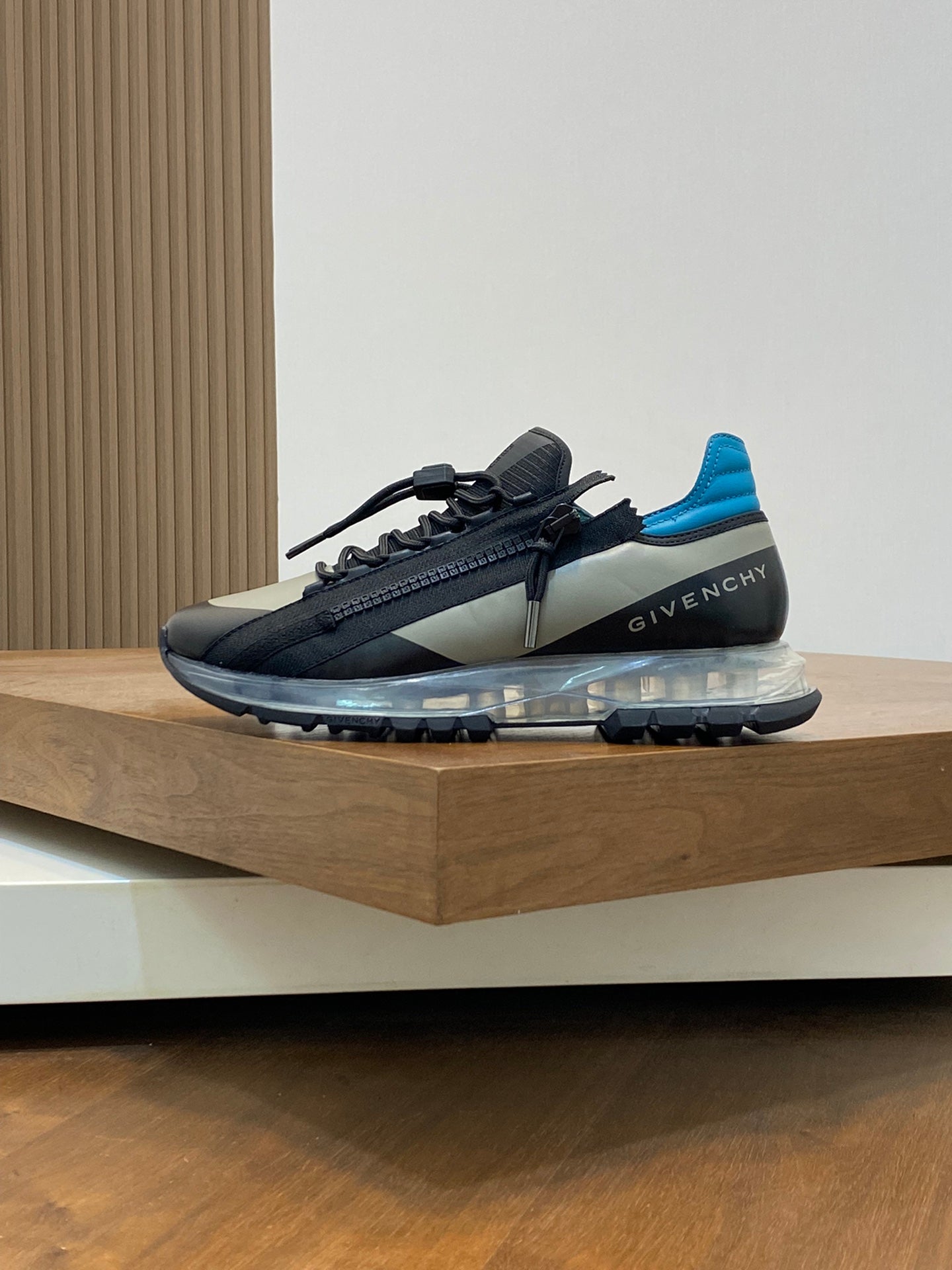 Givenchy Specter Low-Top Air-Cushion Sneakers for Ultimate Comfort