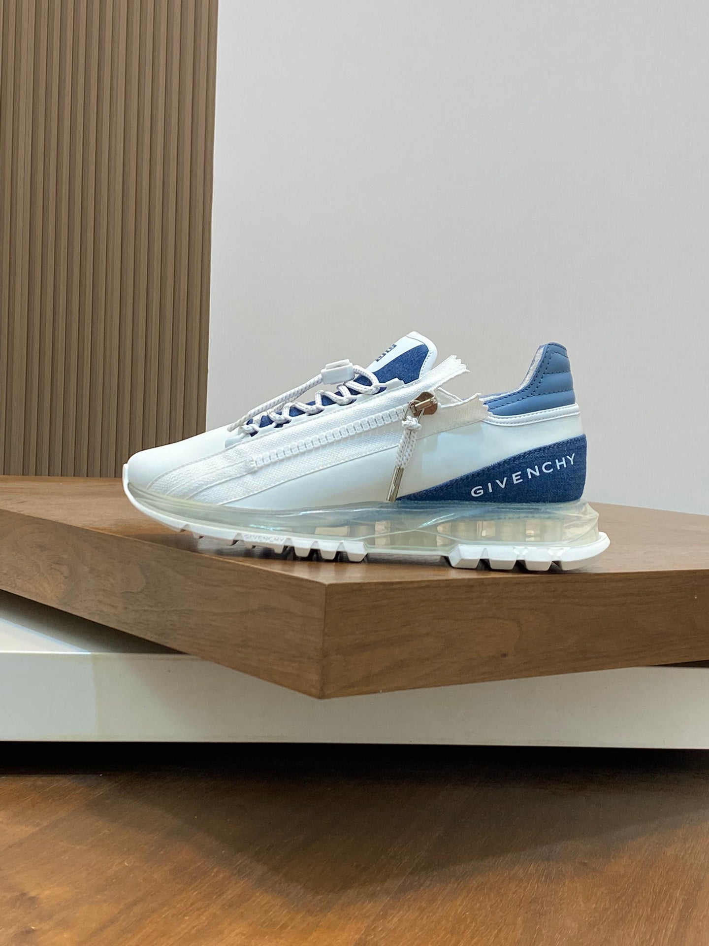 Givenchy Specter Air-Cushion Low-Top Sneakers