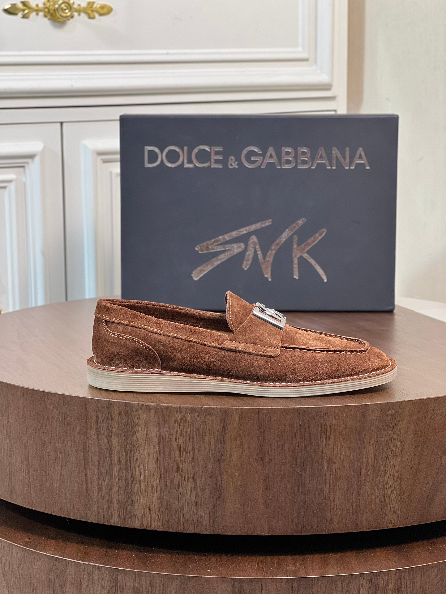 Dolce & Gabbana High-End Men's Sneakers - Luxury Calfskin Design
