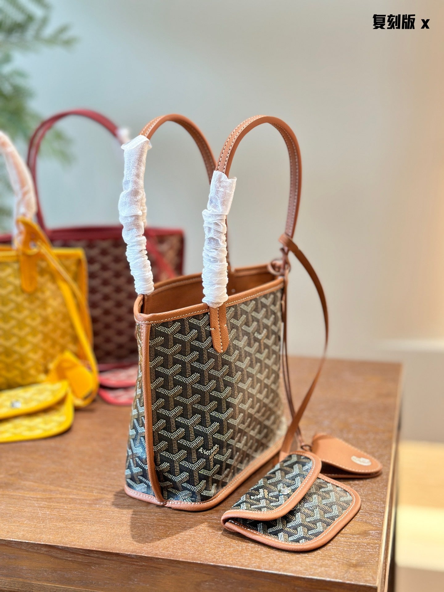 Goyard Mini Tote with Coin Purse â€“ Stylish & Versatile Handbag