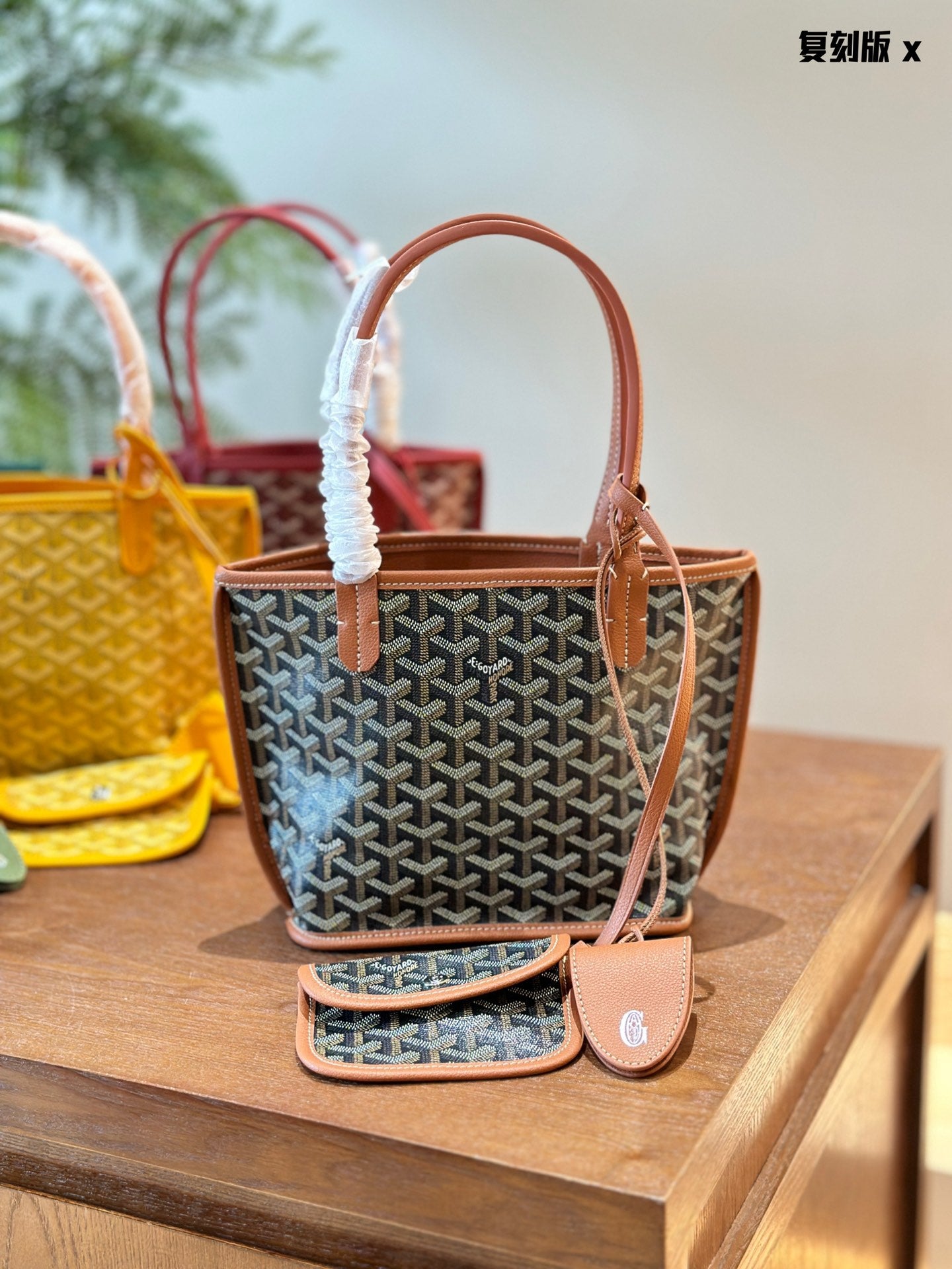 Goyard Mini Tote with Coin Purse â€“ Stylish & Versatile Handbag
