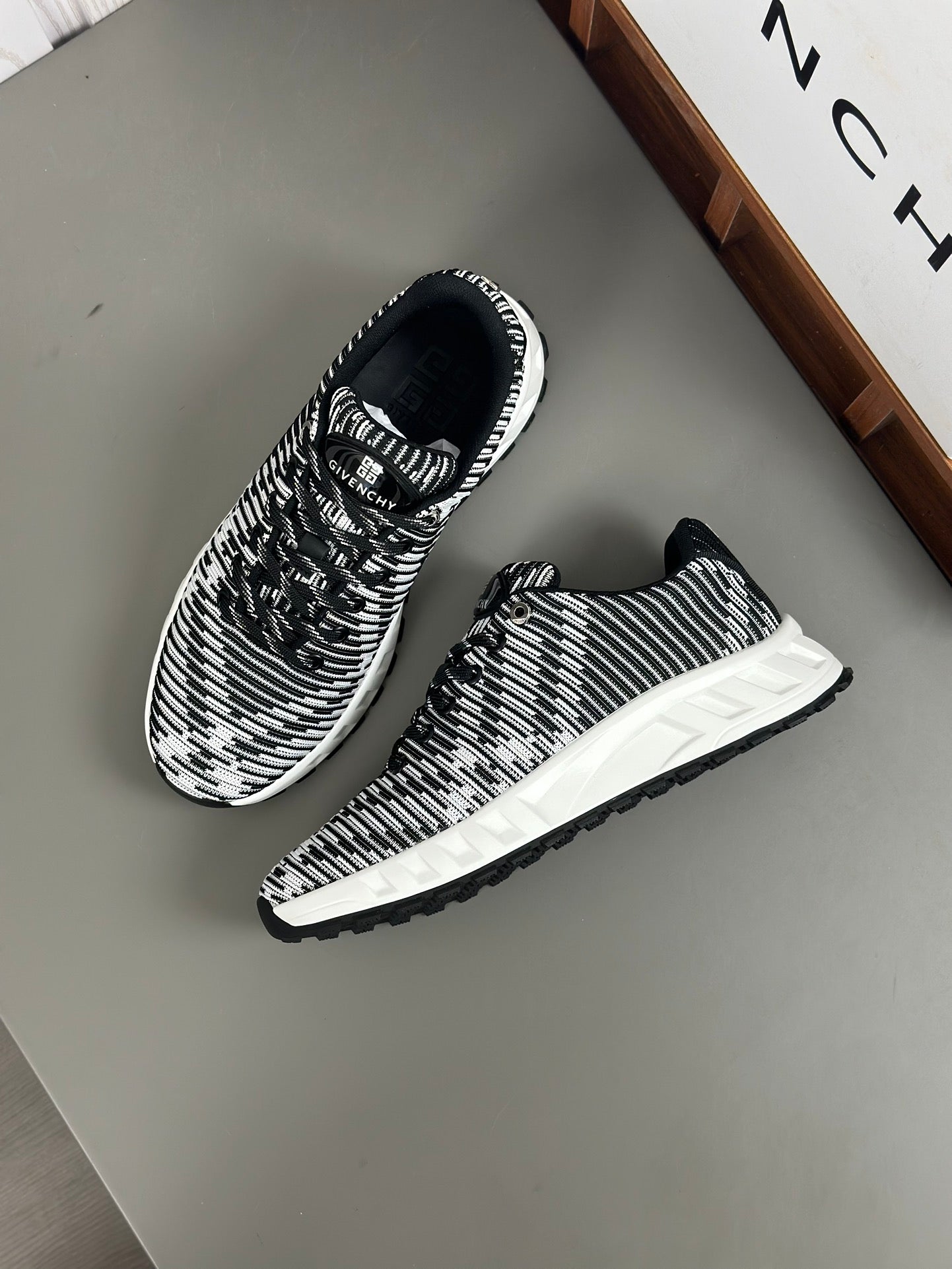 Givenchy High-End Nappa Calfskin Sneakers