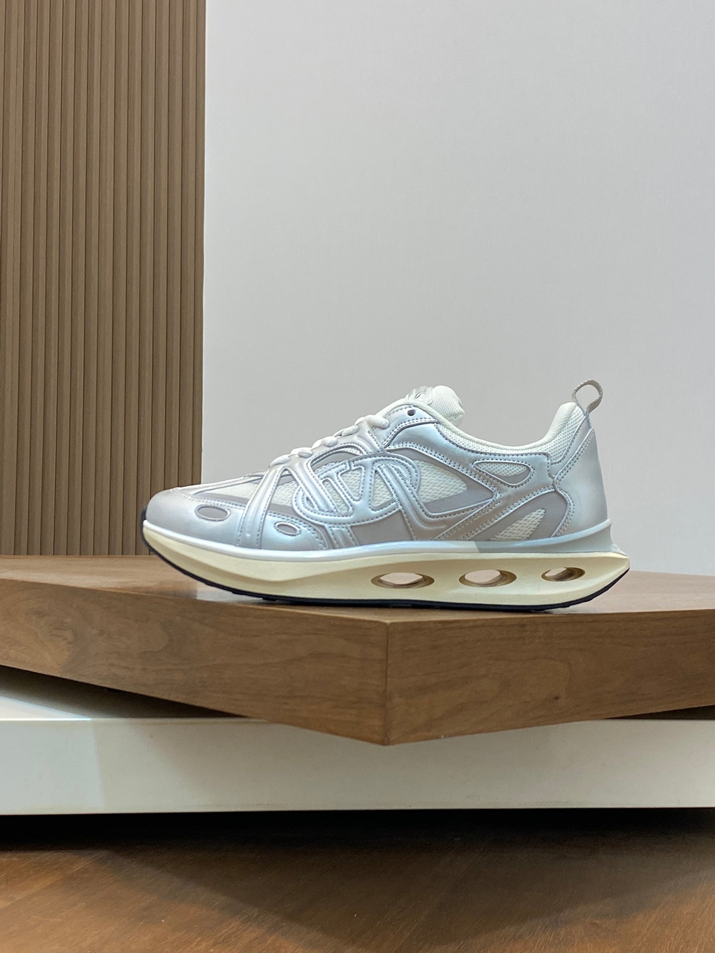 Valentin Valentino 2024 VLogo Easyjog Sneakers - Stylish & Breathable