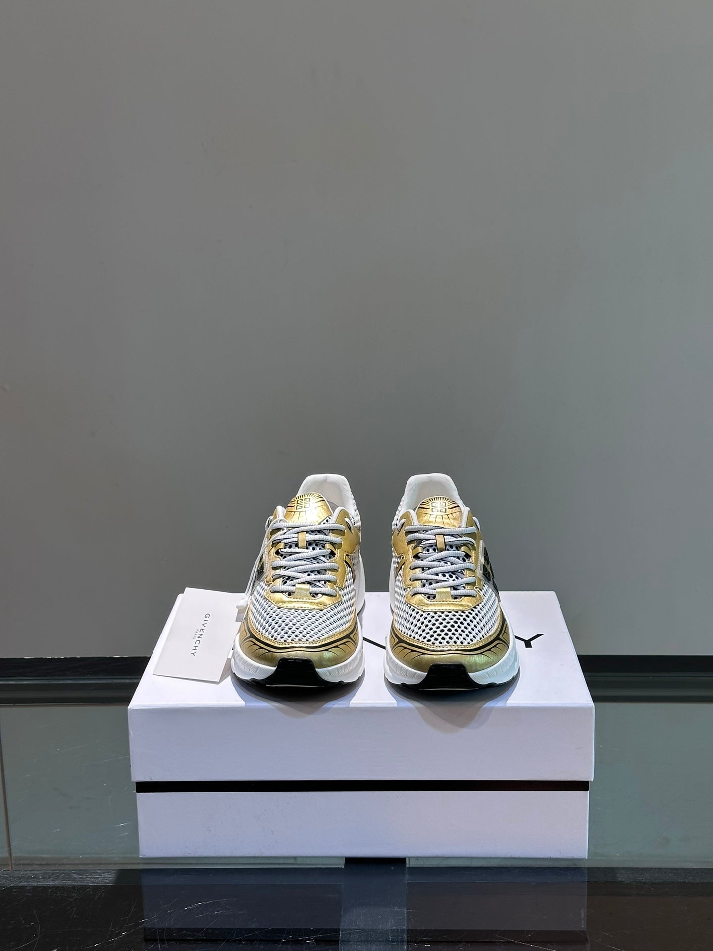 Elevated GIV 1 Menâ€™s Casual Sneakers - Stylish Thick-Soled Footwear