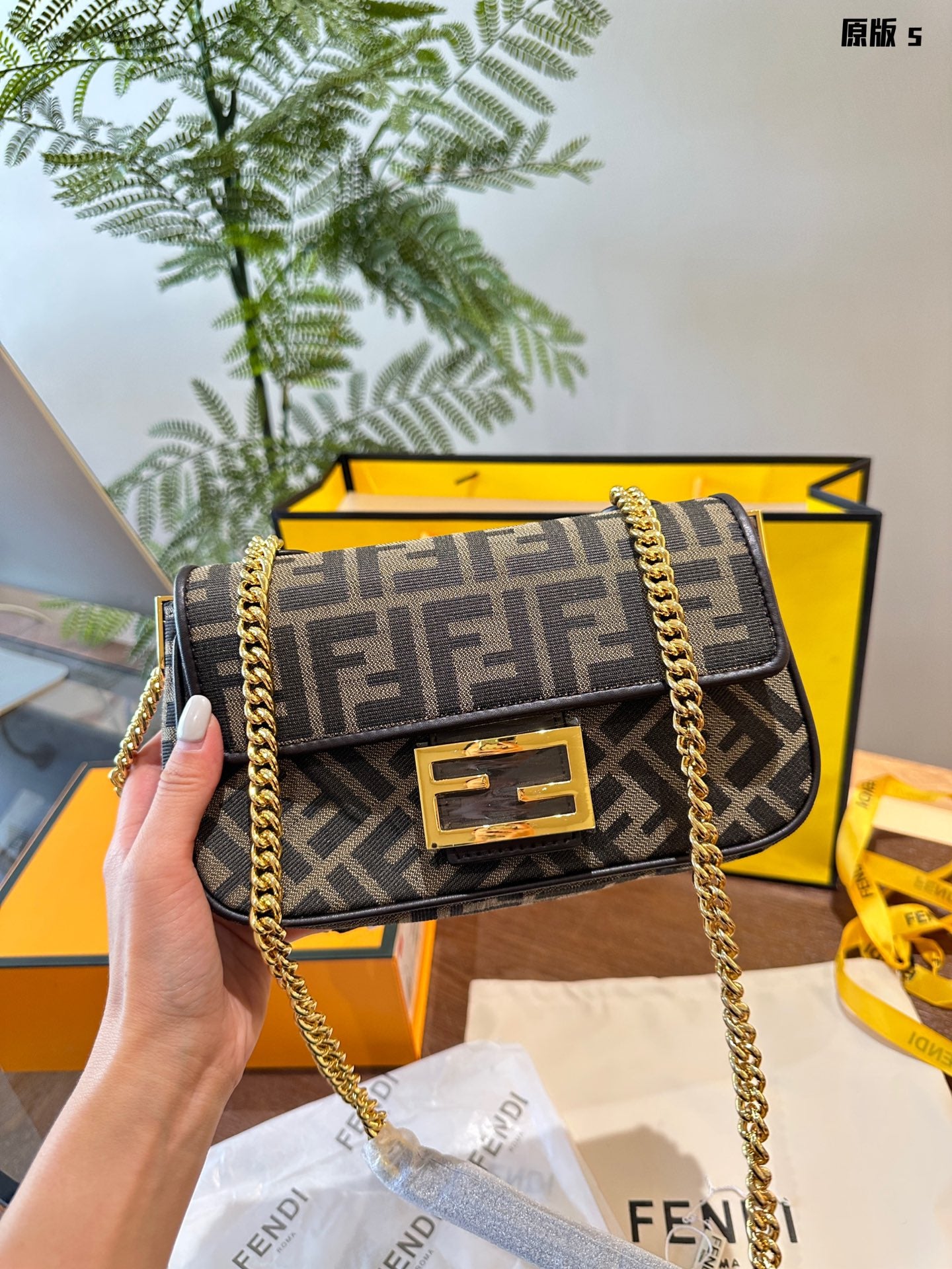 Fendi Presbyopia Small Baguette Bag with Double Chain - 22cm