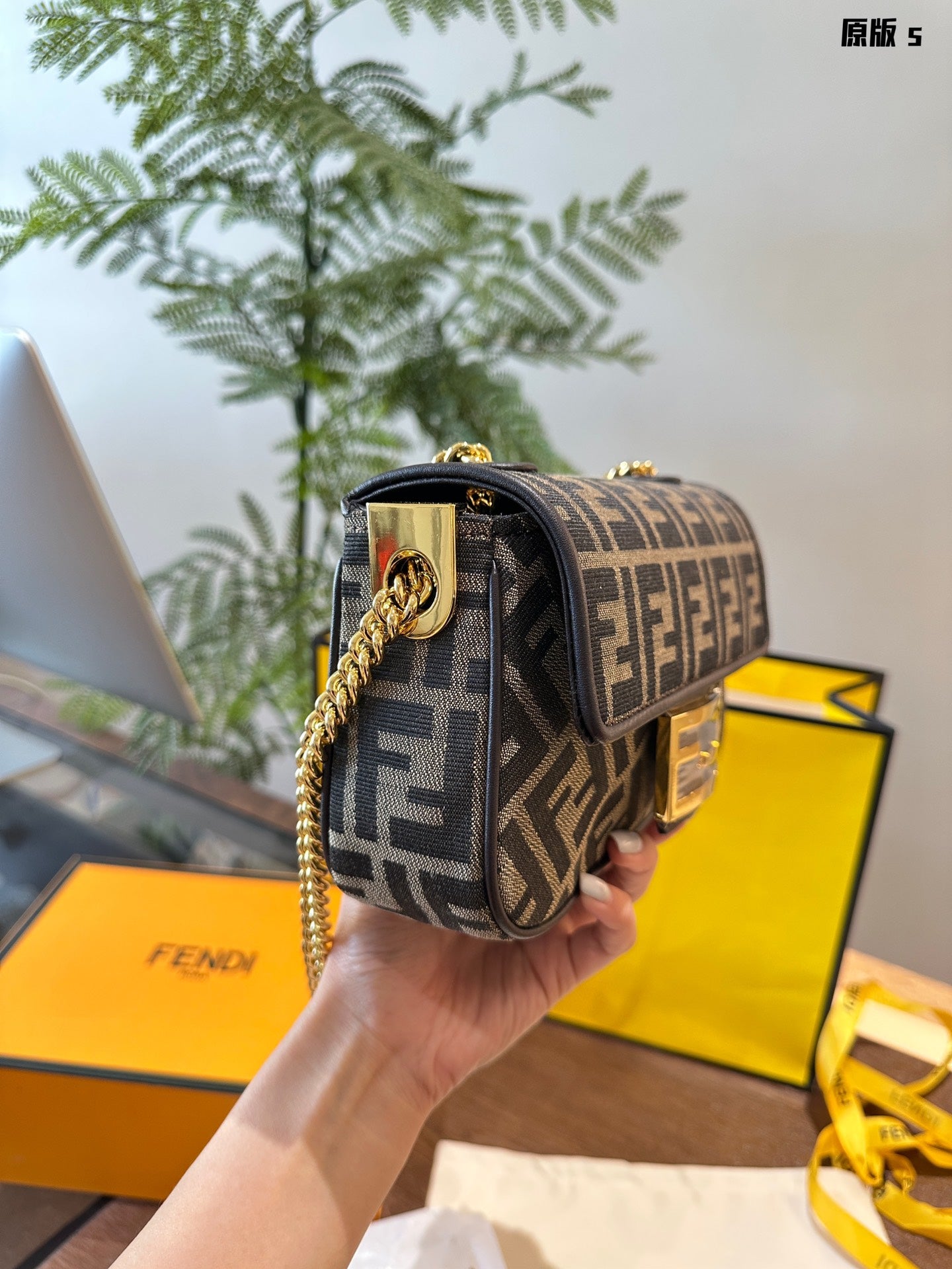 Fendi Presbyopia Small Baguette Bag with Double Chain - 22cm